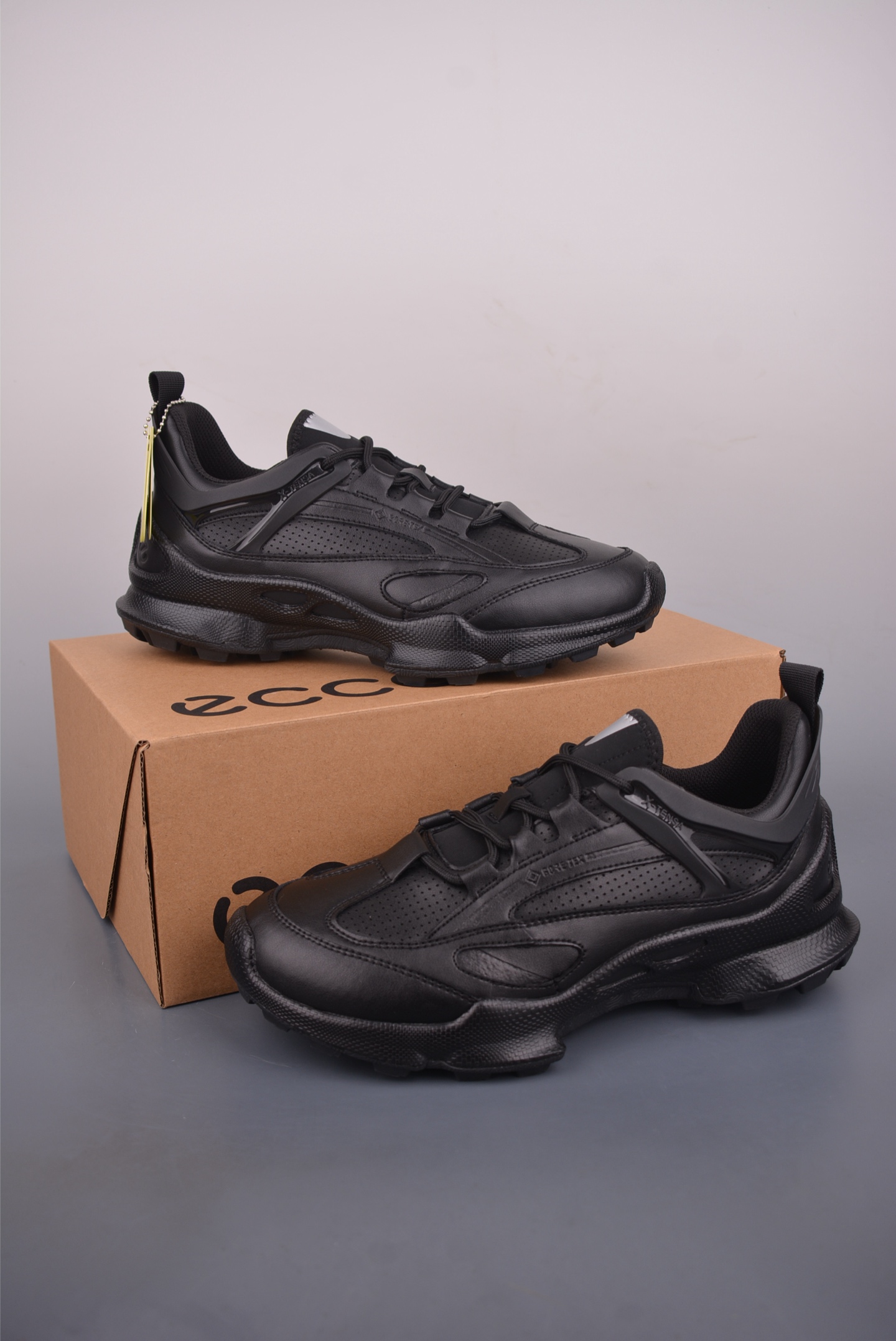 280 ECCO爱步跑步鞋百搭舒适 秋冬新款厚底休闲运动鞋男鞋 800424