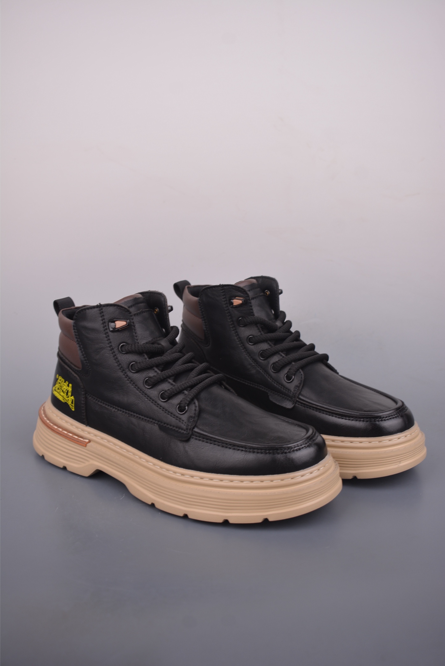 💰220 
CAT卡特 户外夏季透气 休闲系列          
广东大厂品质 全新工艺升级 
侧拉链 全鞋真牛皮材料 
大底到五金都是代工厂原材料制作 
同原版固特异永不开胶工艺 
好货不杀猪 首单质量严格把控 
全网独家首发 品质毋庸置疑 
全套官网统一包装 今年冬季防寒户外专用 
日常随意搭配 
官方货号: PWC441002731
尺码: 39 40 41 42 43 44