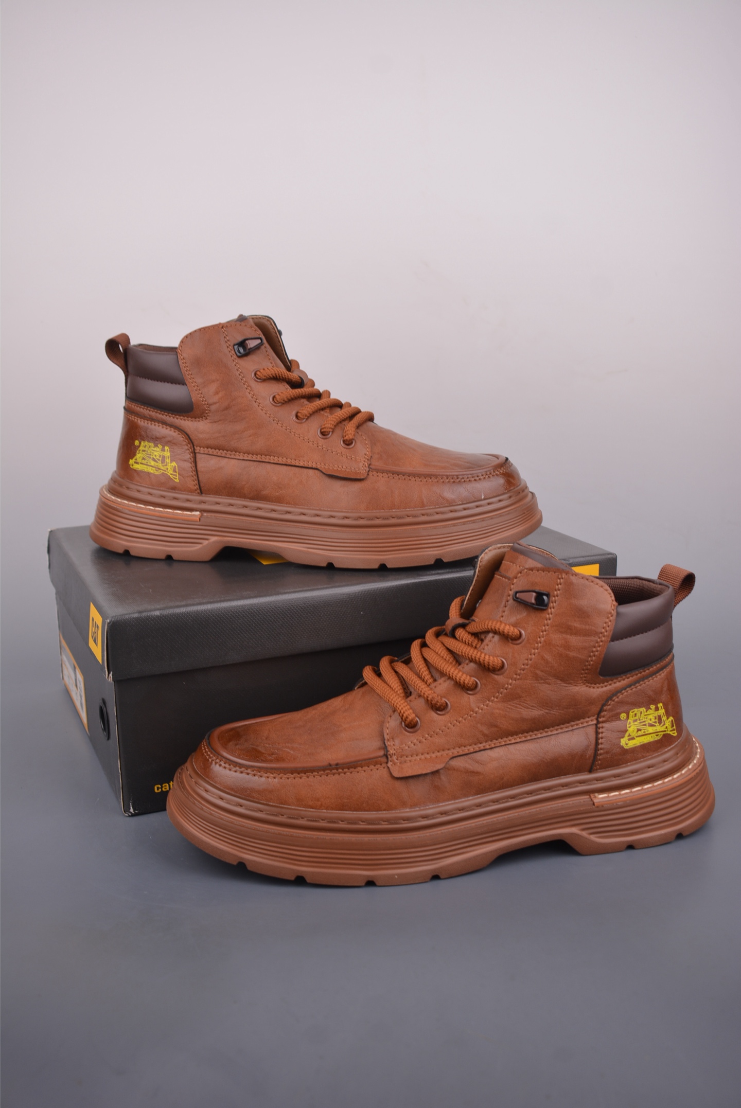 💰220 
CAT卡特 户外夏季透气 休闲系列          
广东大厂品质 全新工艺升级 
侧拉链 全鞋真牛皮材料 
大底到五金都是代工厂原材料制作 
同原版固特异永不开胶工艺 
好货不杀猪 首单质量严格把控 
全网独家首发 品质毋庸置疑 
全套官网统一包装 今年冬季防寒户外专用 
日常随意搭配 
官方货号: PWC441002731
尺码: 39 40 41 42 43 44