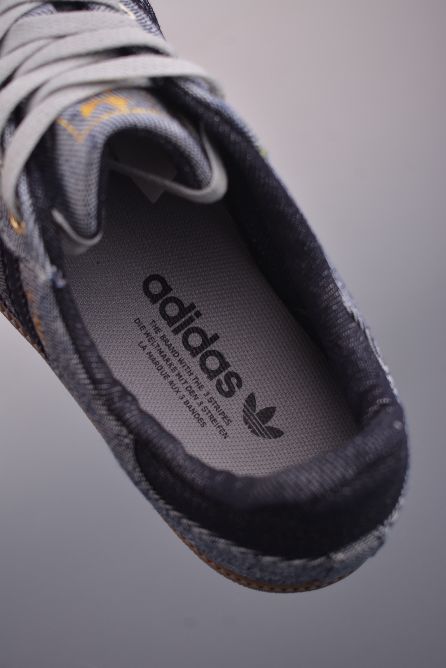 Adidas三叶草SAMBA W 休闲板鞋 KJ8859