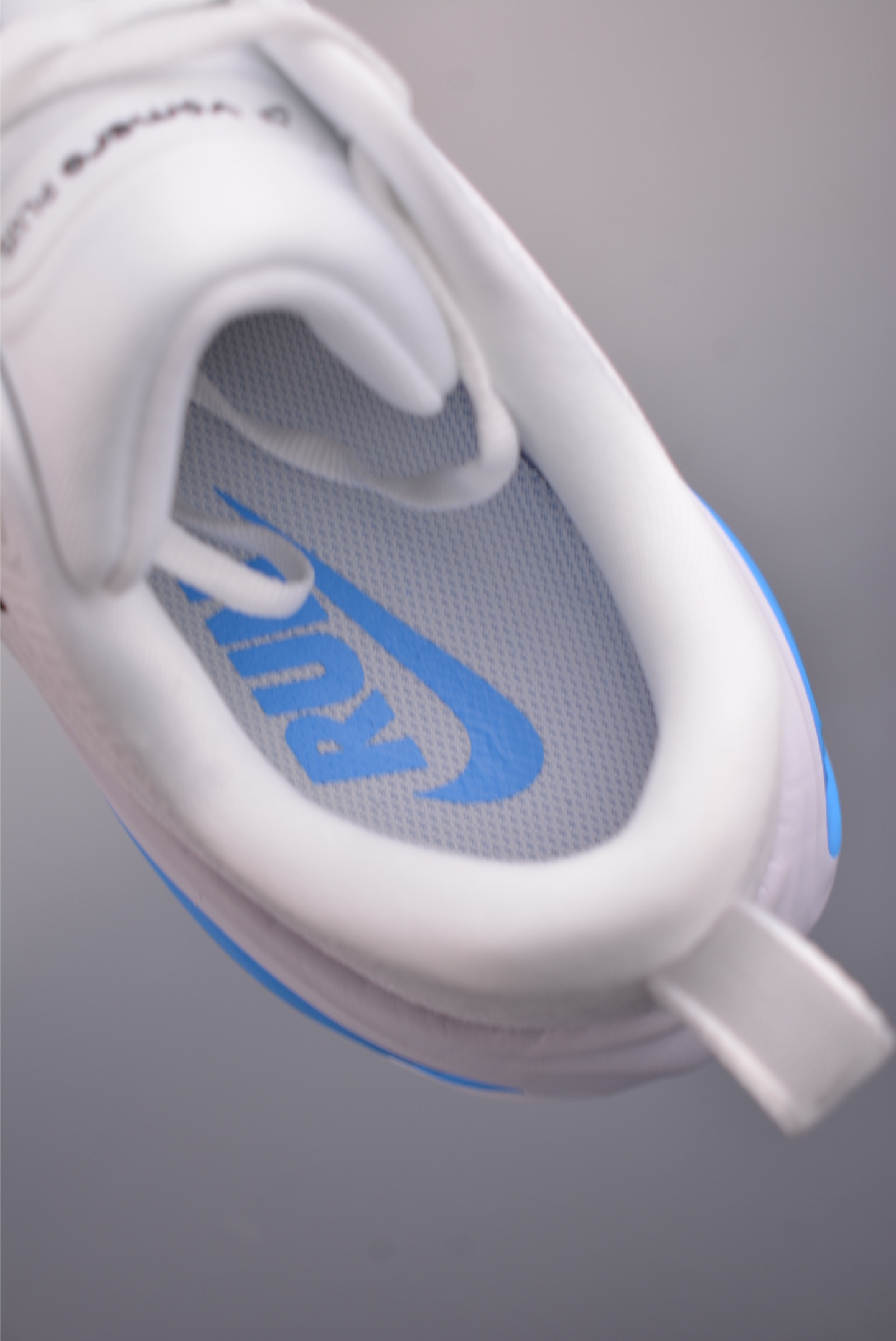 Nike Air Zoom Vomero Plus HV8150-103 Nike Air Zoom Vomero Plus HV8150-103