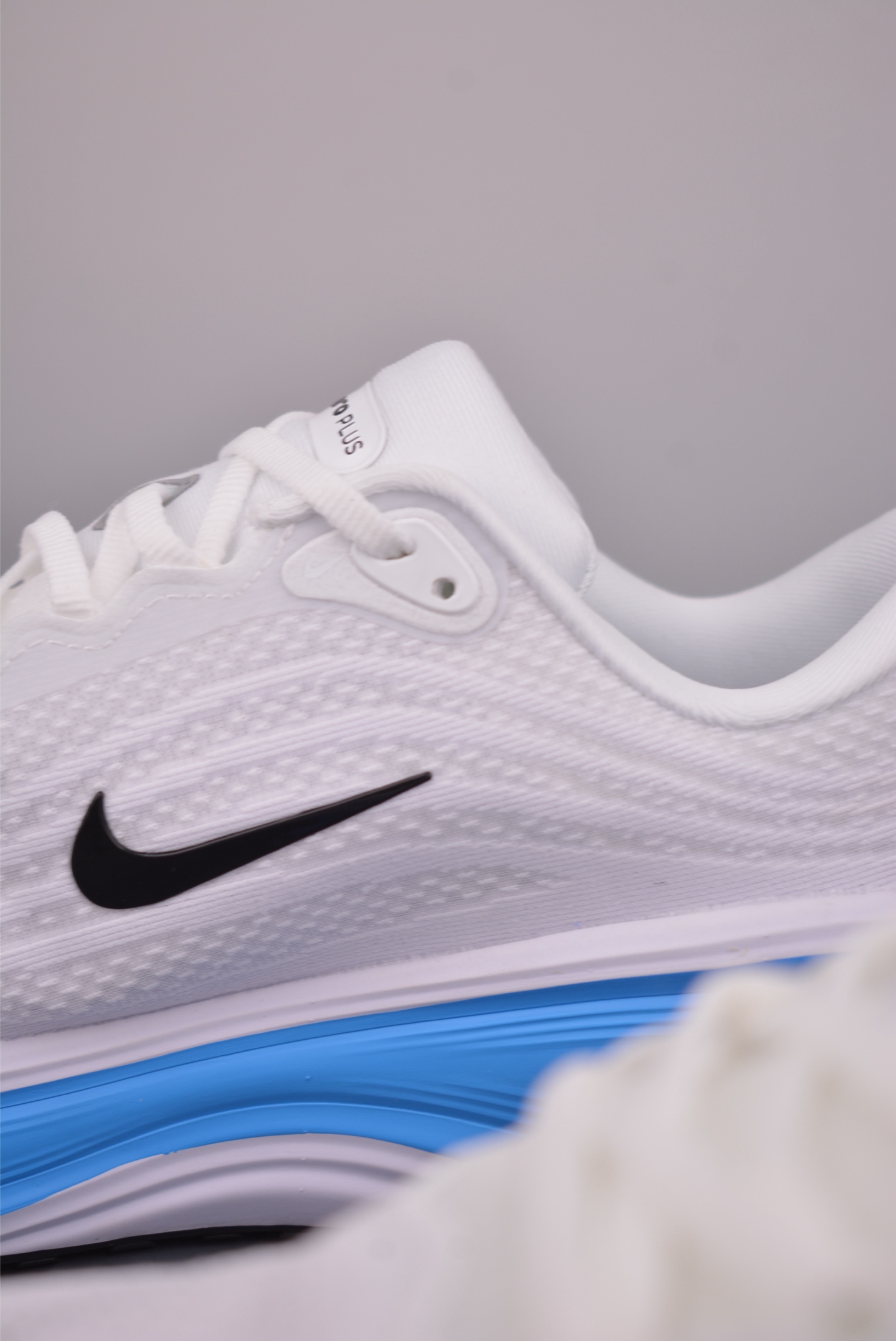 Nike Air Zoom Vomero Plus HV8150-103 Nike Air Zoom Vomero Plus HV8150-103