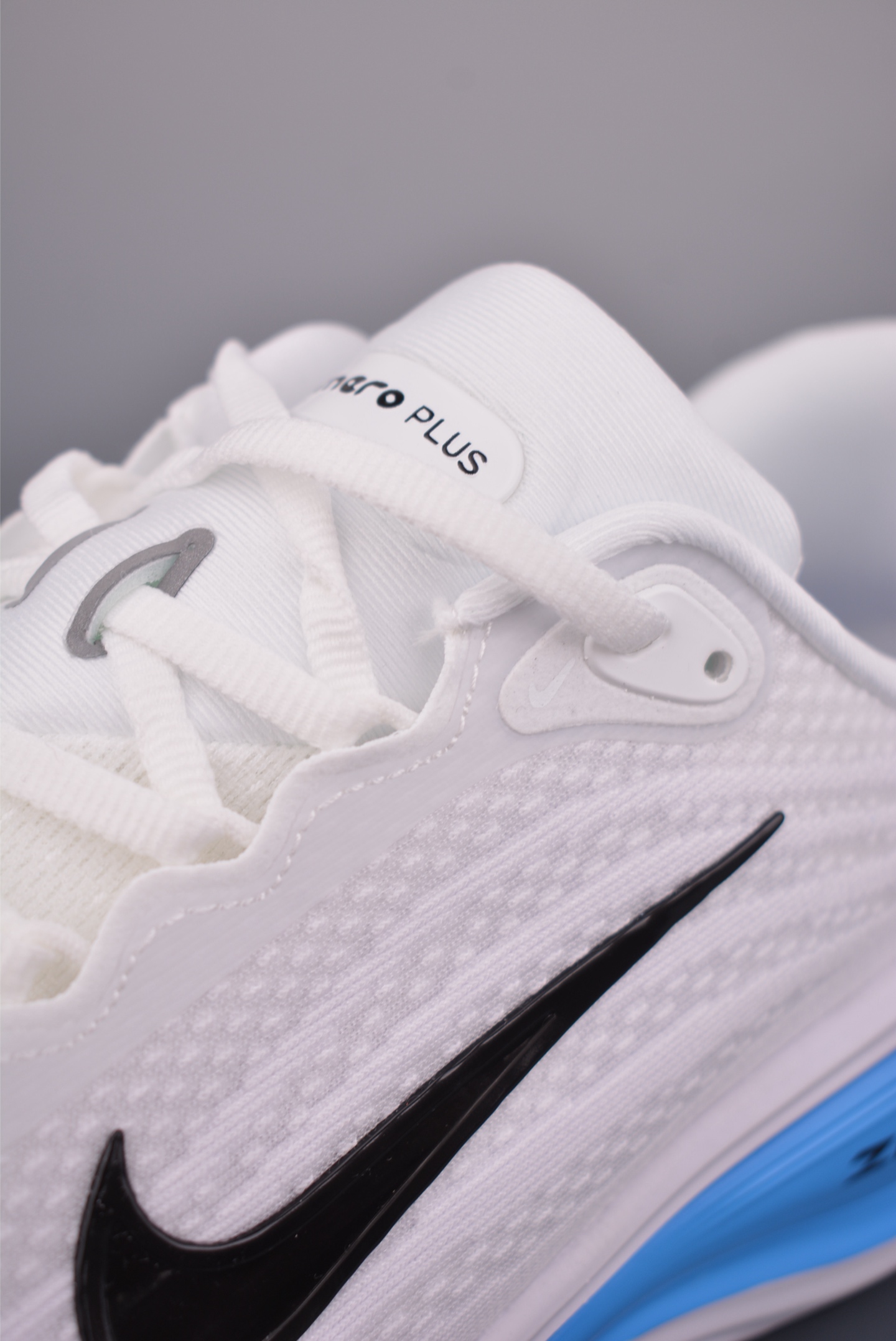 Nike Air Zoom Vomero Plus HV8150-103 Nike Air Zoom Vomero Plus HV8150-103