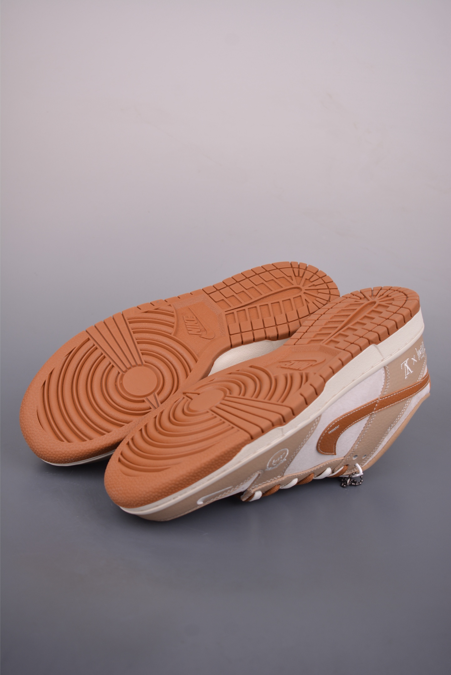 280 Nike SB Dunk Low 斯图西 x LV联名 SG6688-005