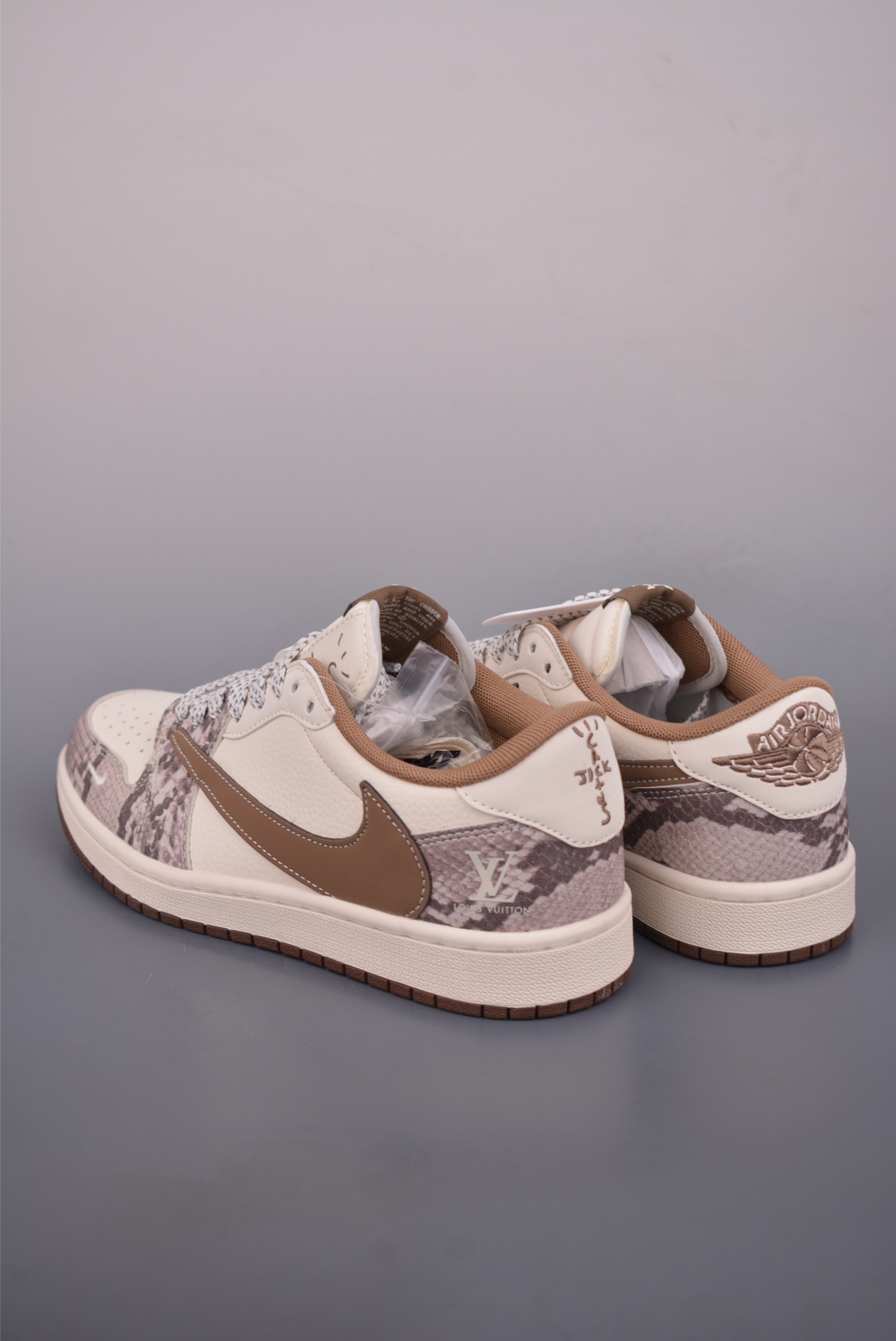 280 Fragment x Travis Scott x LV Air Jordan 1 Low 三方联名倒钩 XS7089-618-Chinese UA Cheap High Quatity Brand Clothes Bags handbags Sneakers wholesale wholesaler seller from China Factory suppliers Fashion Clothing Shoes best Quality Beautiful Price 280 Fragment x Travis Scott x LV Air Jordan 1 Low 三方联名倒钩 XS7089-618