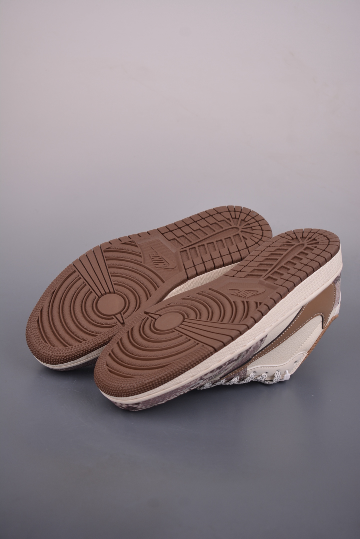 280 Fragment x Travis Scott x LV Air Jordan 1 Low 三方联名倒钩 XS7089-618-Chinese UA Cheap High Quatity Brand Clothes Bags handbags Sneakers wholesale wholesaler seller from China Factory suppliers Fashion Clothing Shoes best Quality Beautiful Price 280 Fragment x Travis Scott x LV Air Jordan 1 Low 三方联名倒钩 XS7089-618