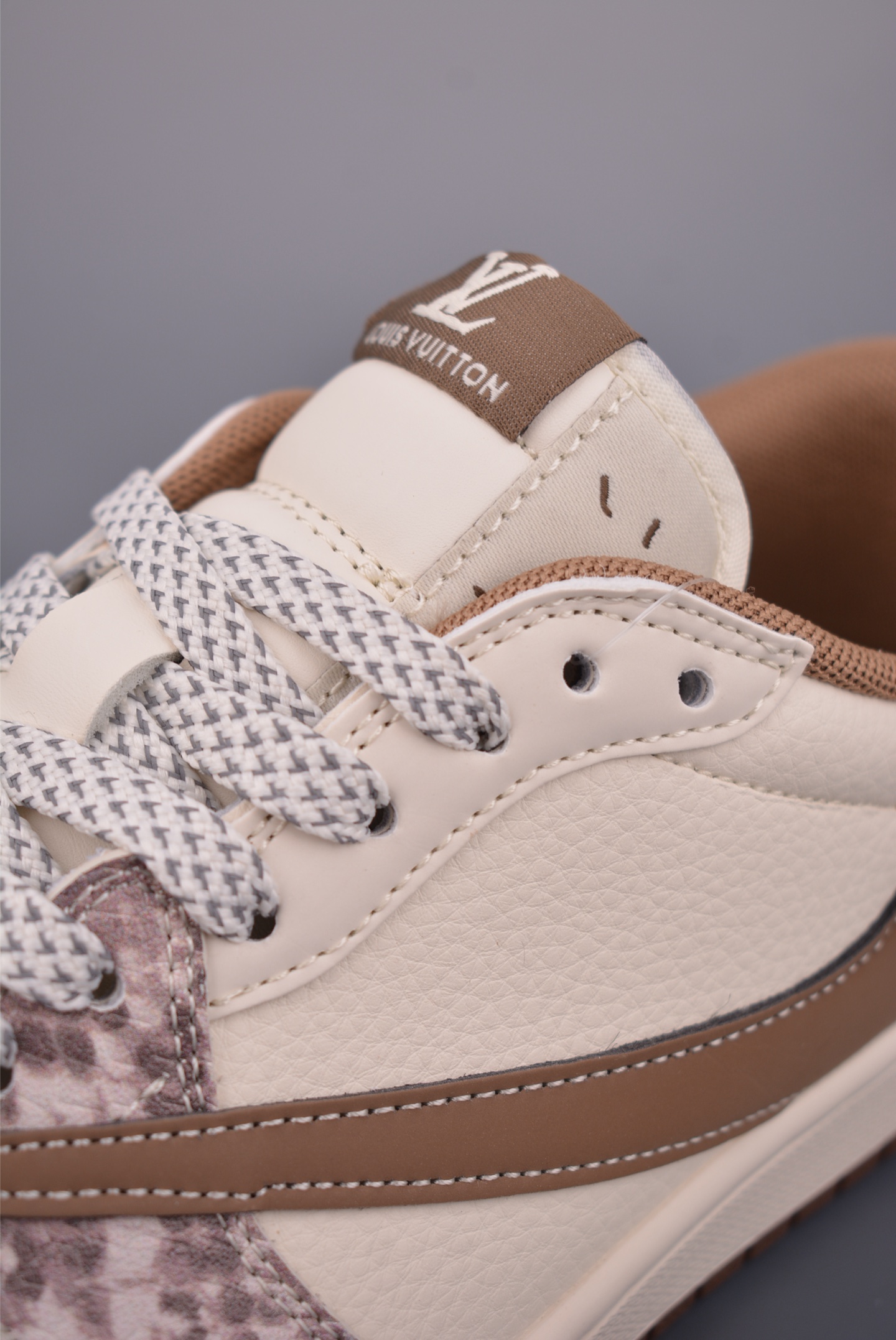 280 Fragment x Travis Scott x LV Air Jordan 1 Low 三方联名倒钩 XS7089-618-Chinese UA Cheap High Quatity Brand Clothes Bags handbags Sneakers wholesale wholesaler seller from China Factory suppliers Fashion Clothing Shoes best Quality Beautiful Price 280 Fragment x Travis Scott x LV Air Jordan 1 Low 三方联名倒钩 XS7089-618