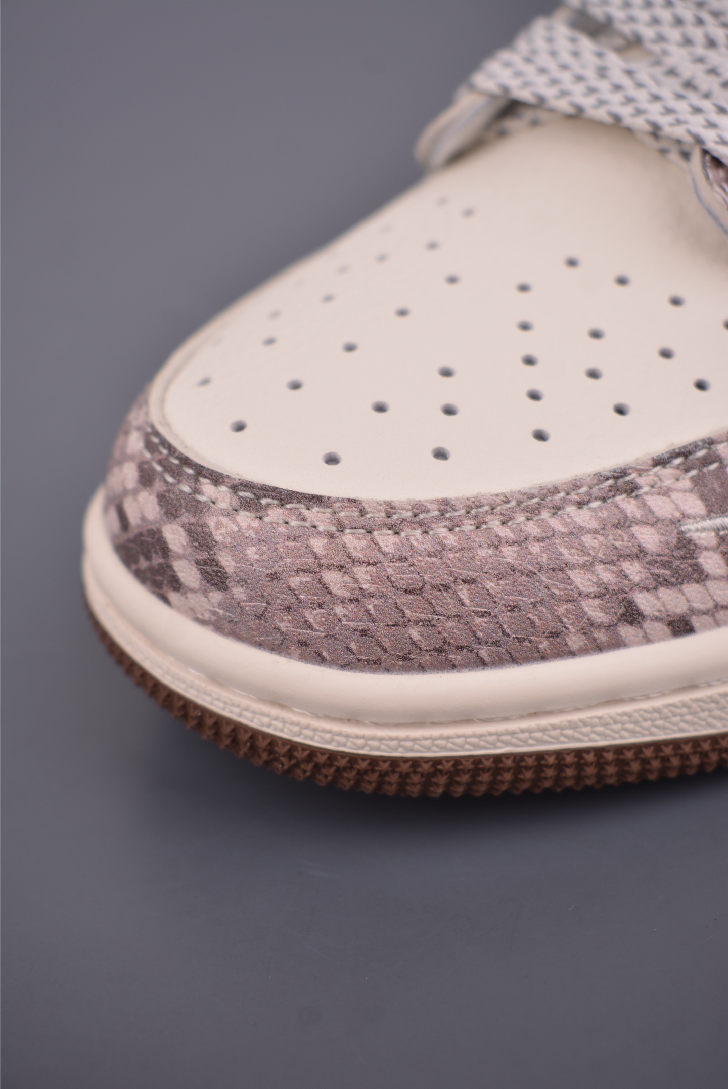 280 Fragment x Travis Scott x LV Air Jordan 1 Low 三方联名倒钩 XS7089-618-Chinese UA Cheap High Quatity Brand Clothes Bags handbags Sneakers wholesale wholesaler seller from China Factory suppliers Fashion Clothing Shoes best Quality Beautiful Price 280 Fragment x Travis Scott x LV Air Jordan 1 Low 三方联名倒钩 XS7089-618