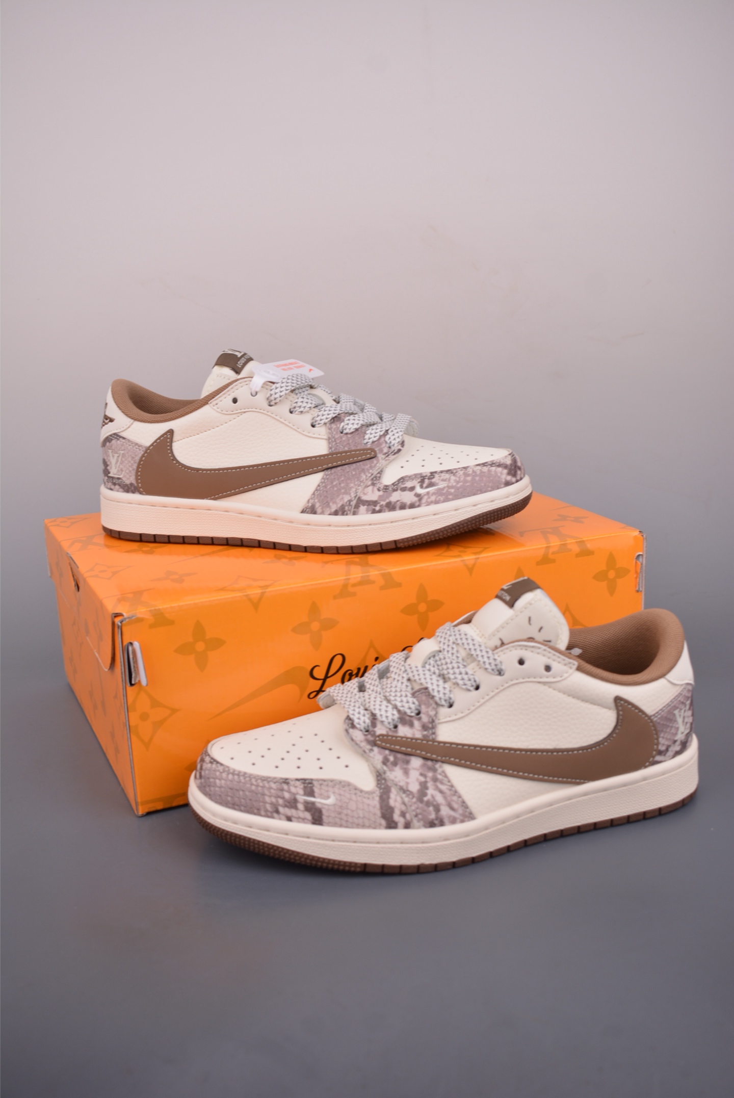 280 Fragment x Travis Scott x LV Air Jordan 1 Low 三方联名倒钩 XS7089-618-Chinese UA Cheap High Quatity Brand Clothes Bags handbags Sneakers wholesale wholesaler seller from China Factory suppliers Fashion Clothing Shoes best Quality Beautiful Price 280 Fragment x Travis Scott x LV Air Jordan 1 Low 三方联名倒钩 XS7089-618