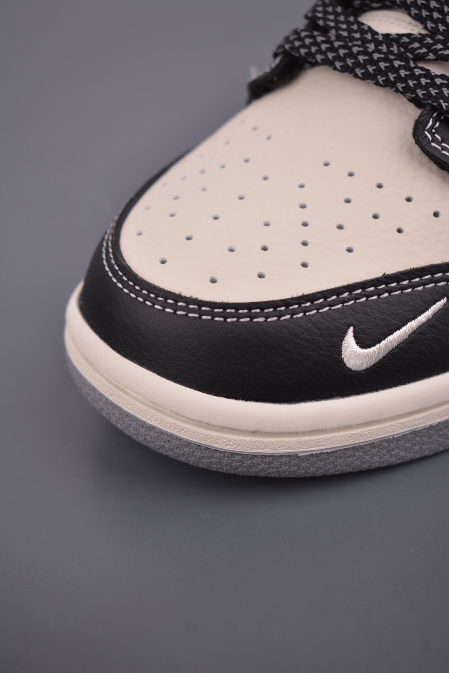 280 Nike SB Dunk Low 斯图西联名 DN3168-003