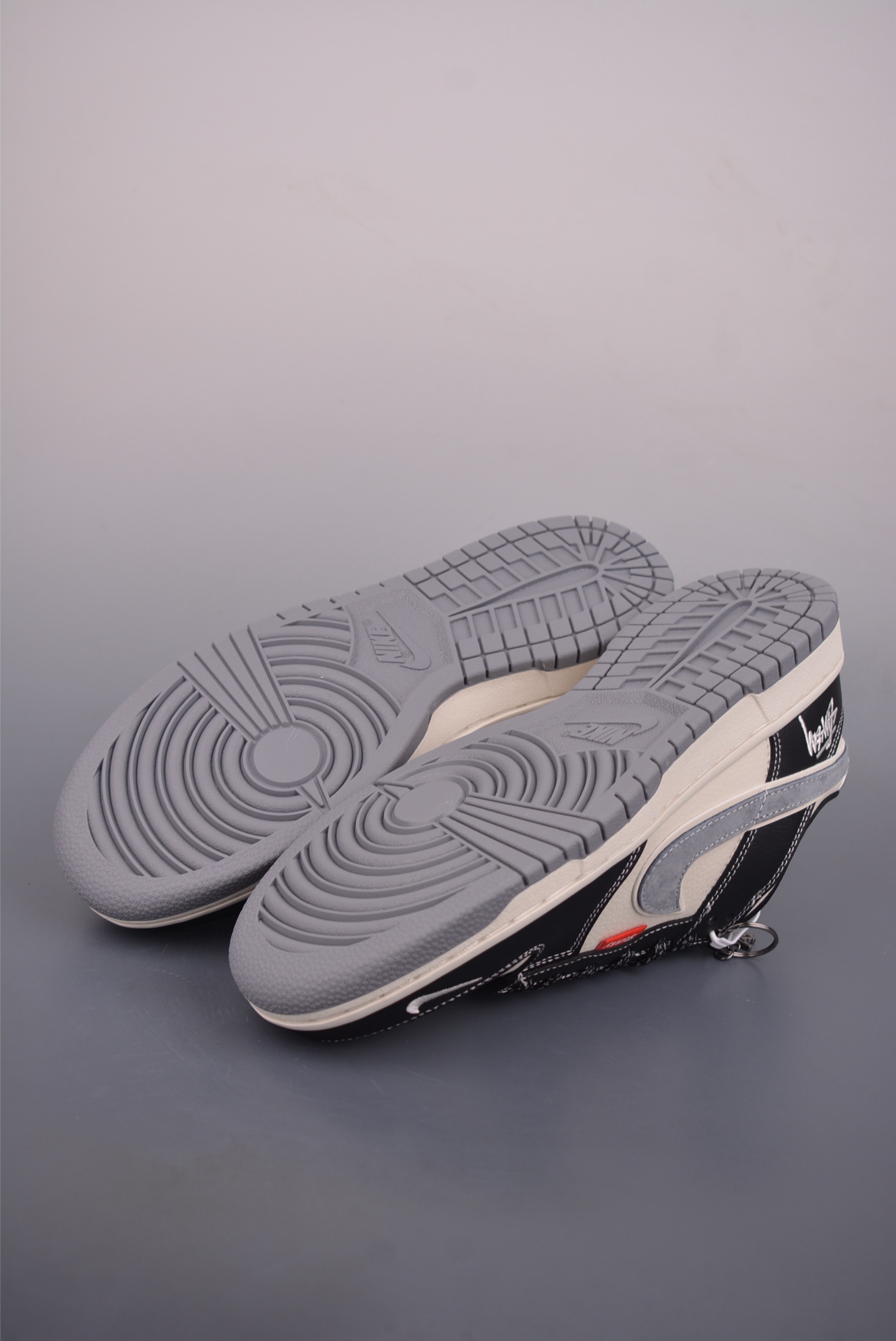 280 Nike SB Dunk Low 斯图西联名 DN3168-003