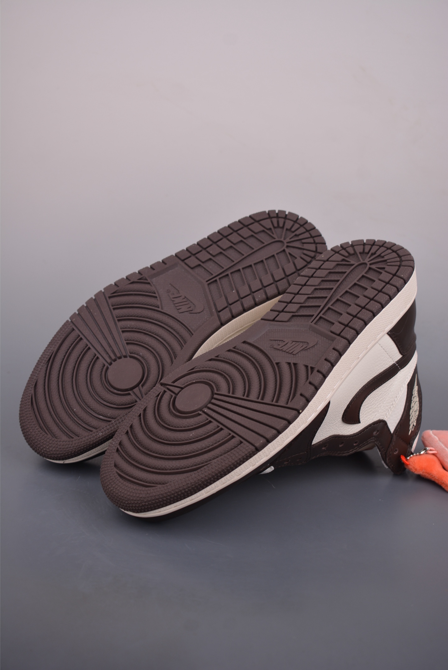 220 AIR JORDAN1 RETRO HI 高邦 FD2596-200