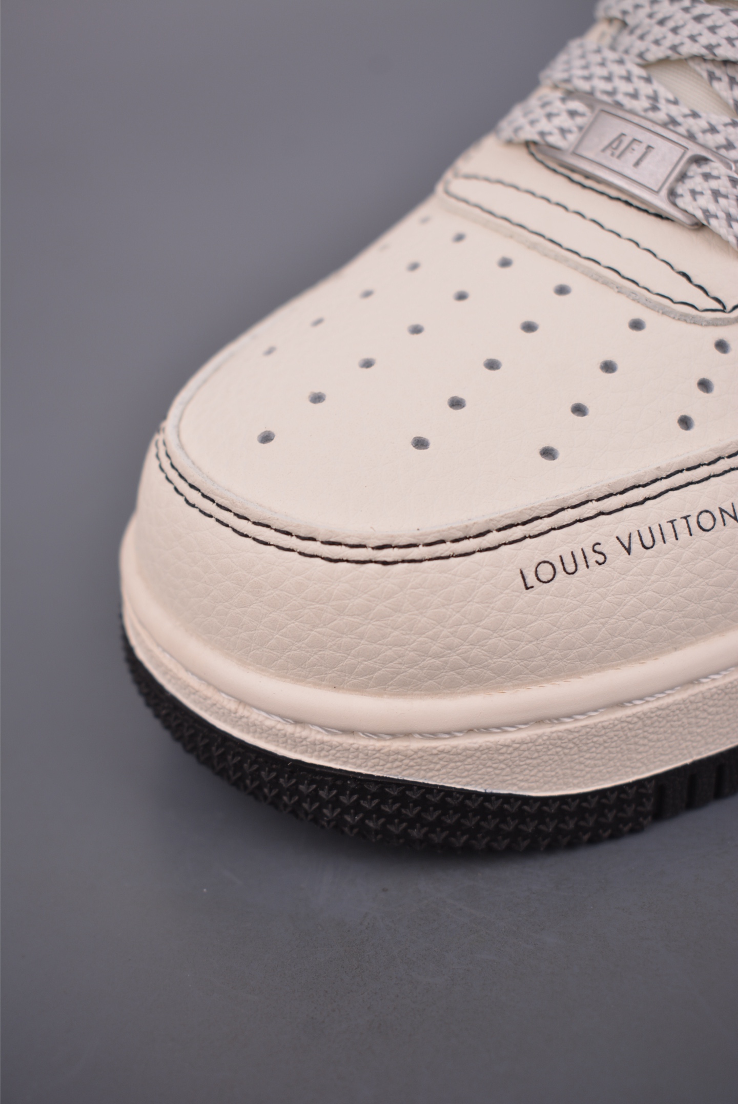 260 Nike Air Force 1 Low LV联名 MZ9588-812