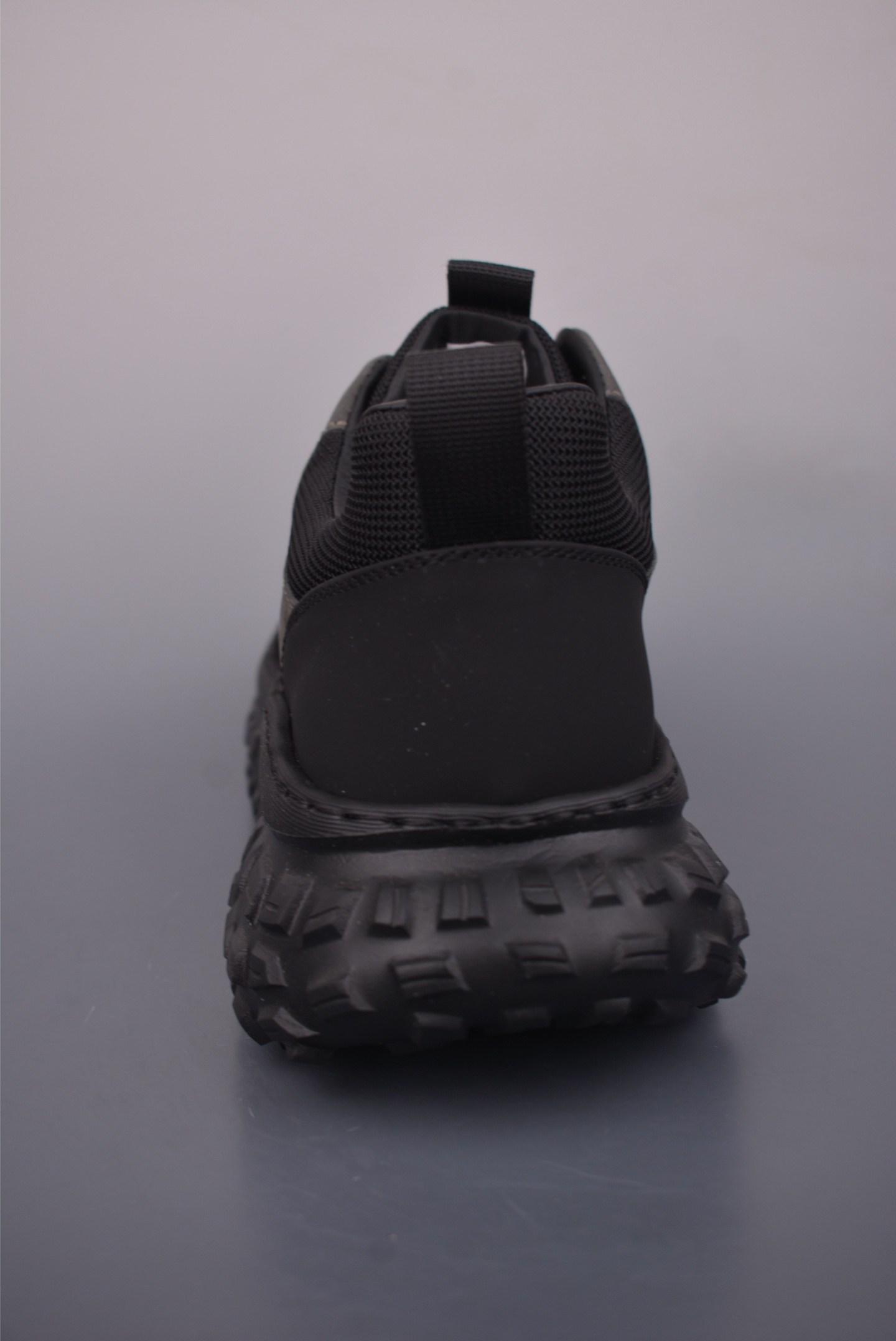 300 ECCO爱步男款新款运动登山鞋 轻盈减震牛皮耐磨户外跑鞋 635130