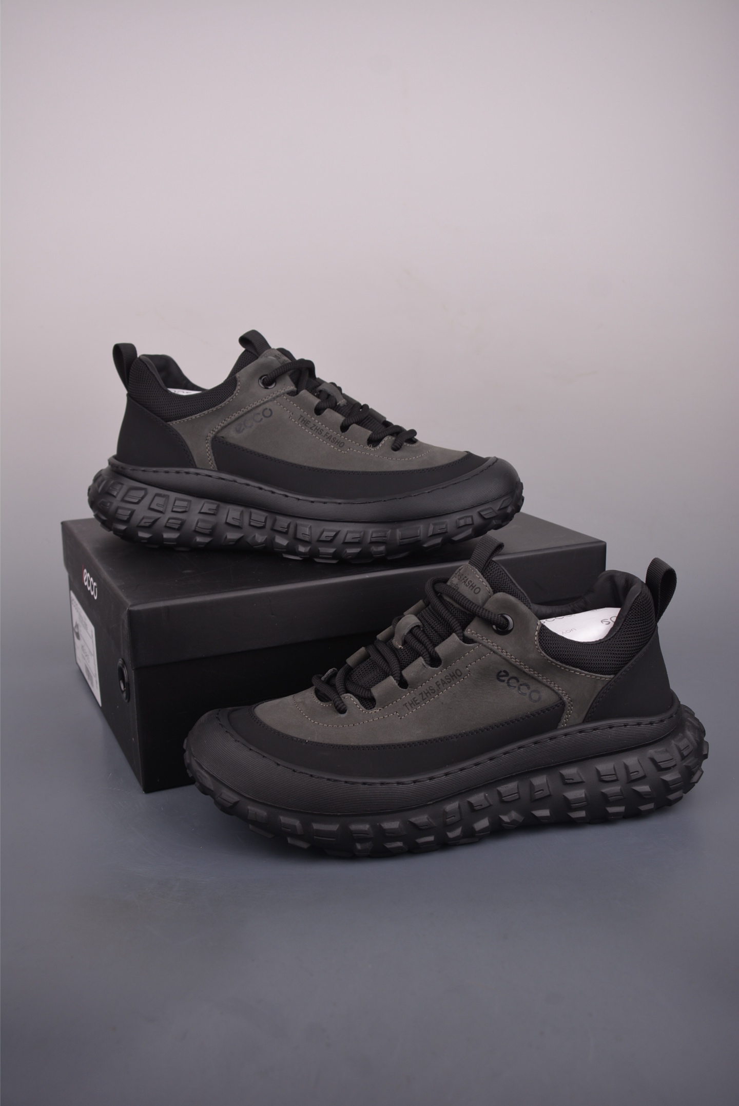 300 ECCO爱步男款新款运动登山鞋 轻盈减震牛皮耐磨户外跑鞋 635130