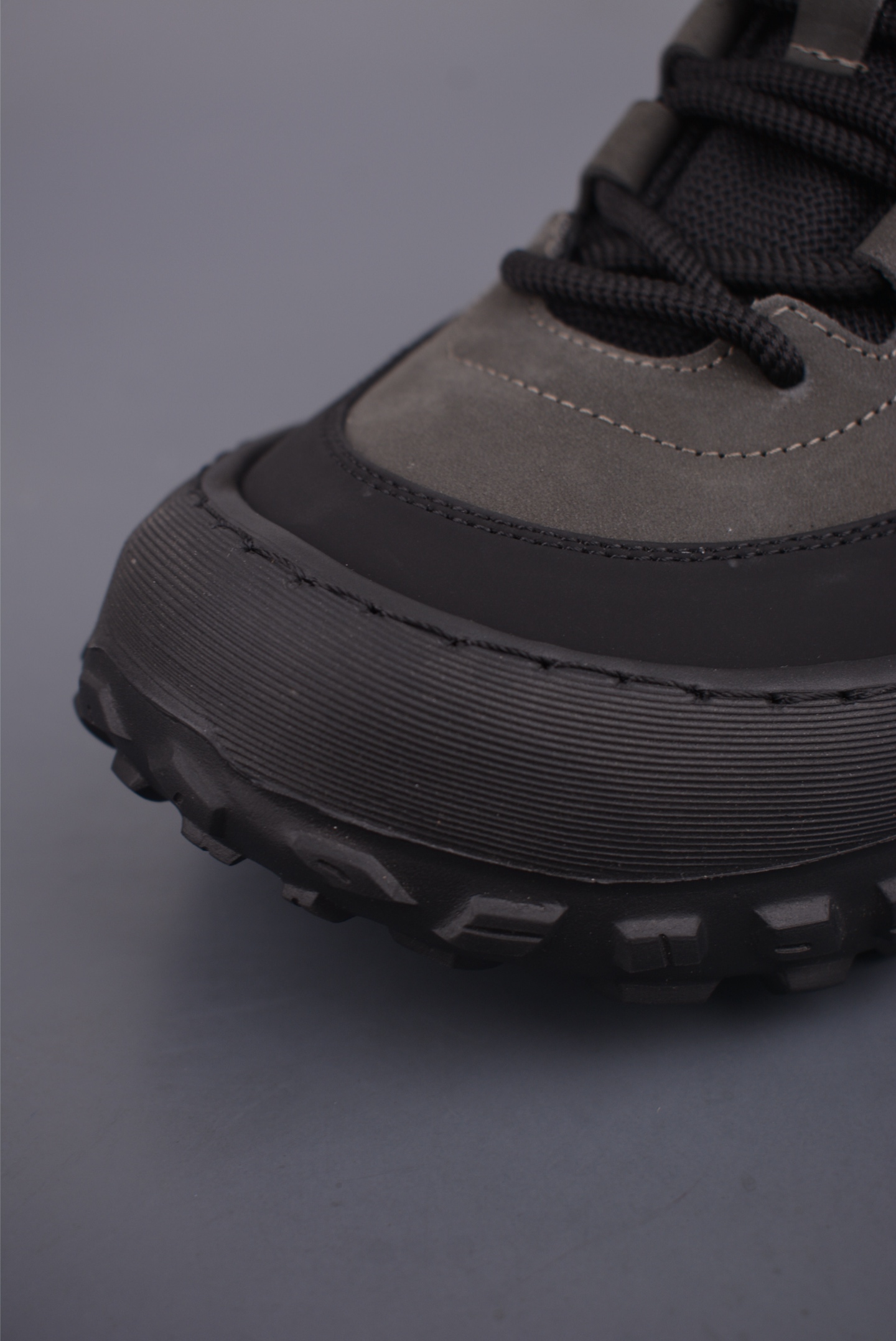 300 ECCO爱步男款新款运动登山鞋 轻盈减震牛皮耐磨户外跑鞋 635130