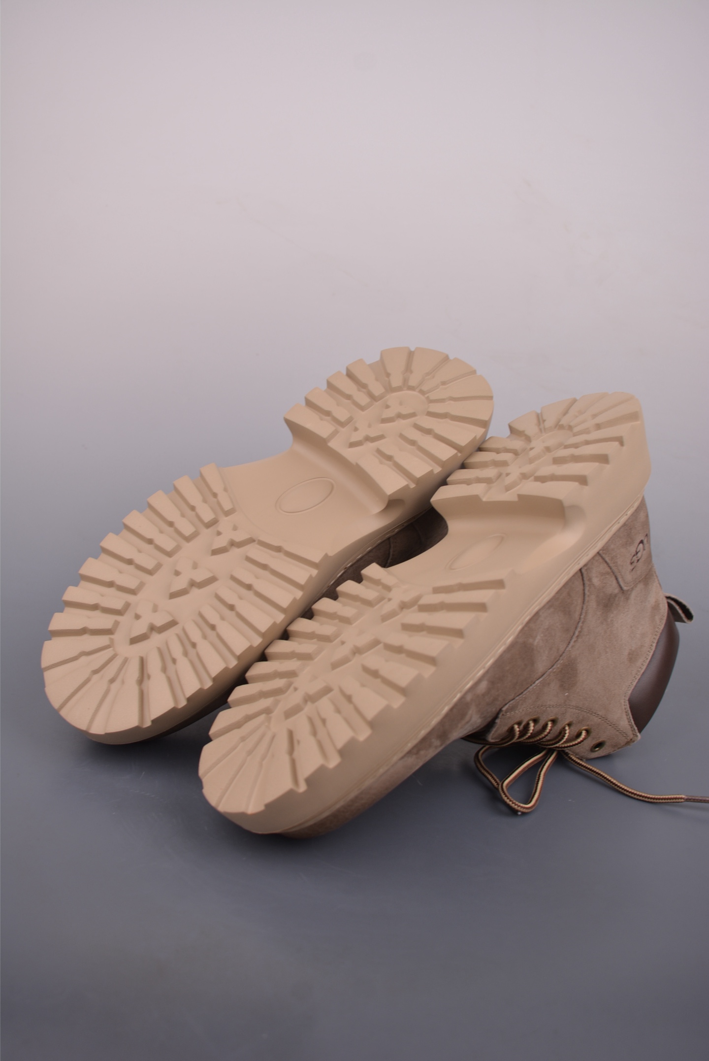 280 美国轻奢品牌 UGG M Tasman Weather Hybrid 塔斯曼混合系列中帮厚底轻量休闲马丁靴 U5858M