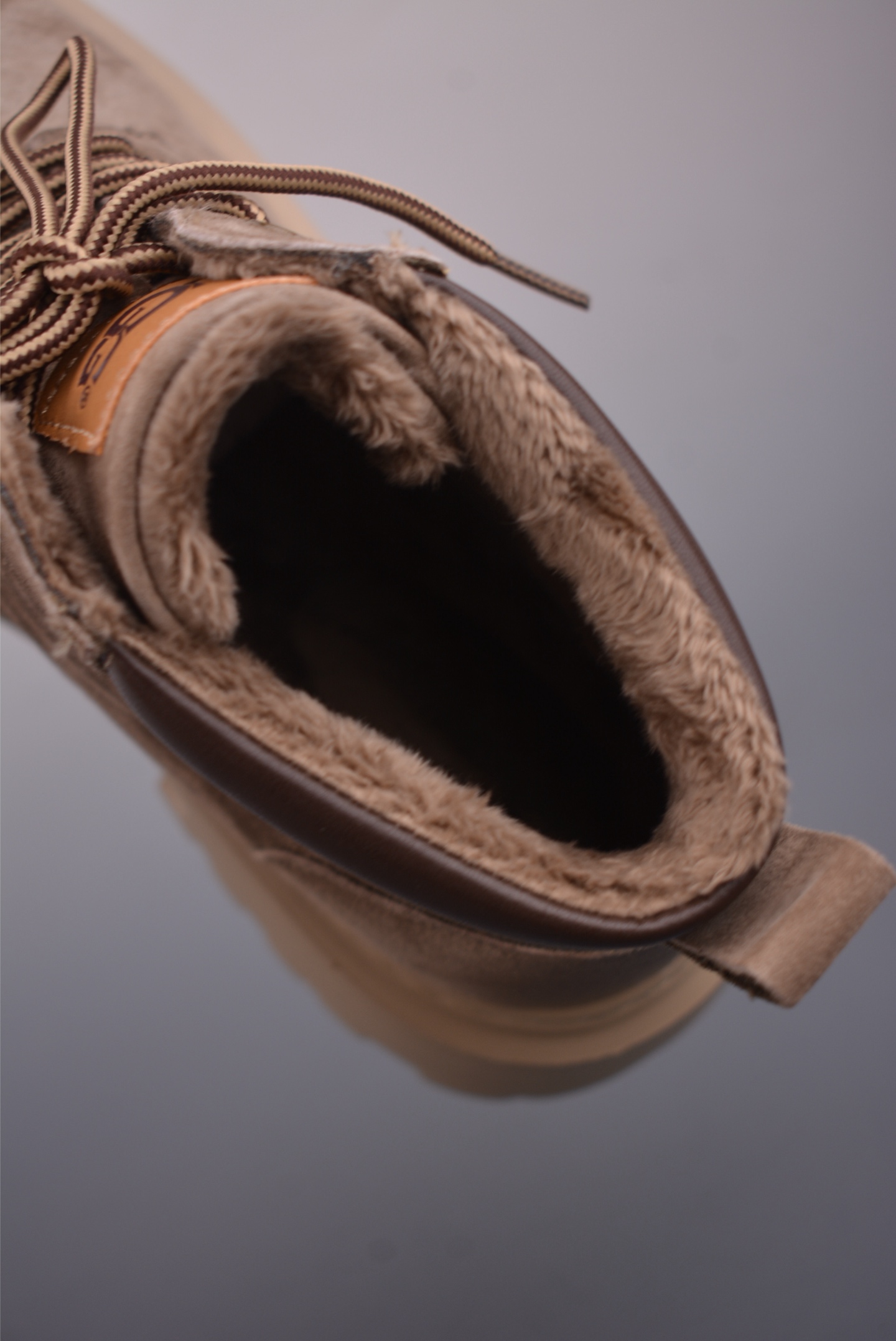 280 美国轻奢品牌 UGG M Tasman Weather Hybrid 塔斯曼混合系列中帮厚底轻量休闲马丁靴 U5858M