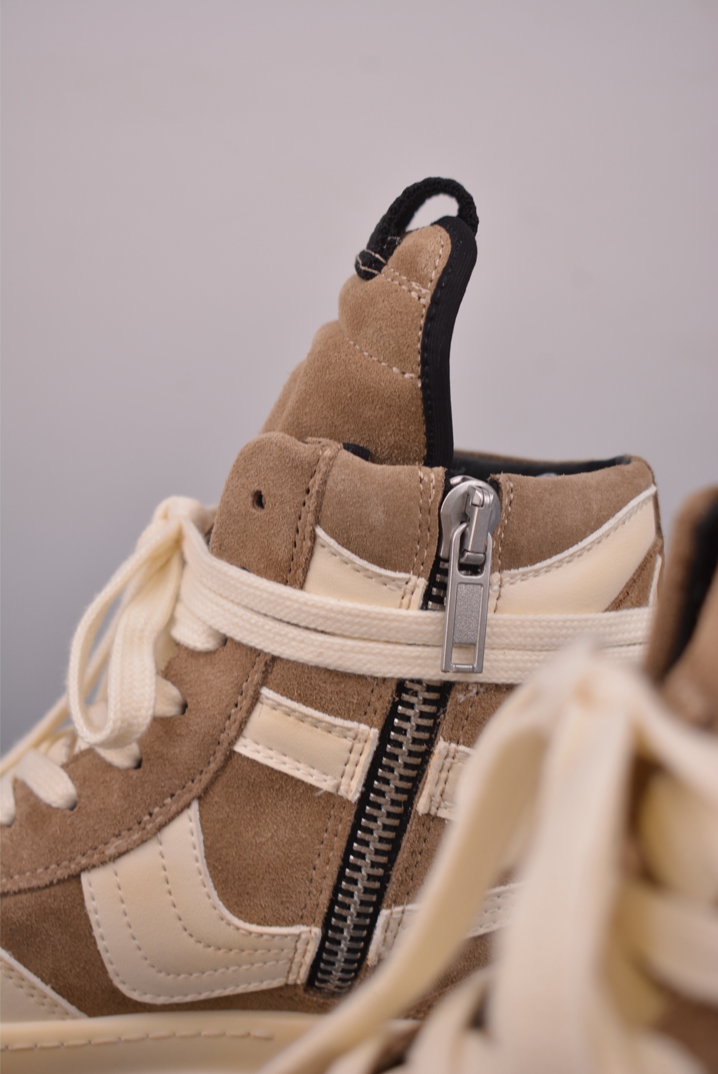 680 RO欧文斯Rickowens 细带摩卡 长舌厚底高邦 RU02C7811-Chinese UA Cheap High Quatity Brand Clothes Bags handbags Sneakers wholesale wholesaler seller from China Factory suppliers Fashion Clothing Shoes best Quality Beautiful Price 680 RO欧文斯Rickowens 细带摩卡 长舌厚底高邦 RU02C7811