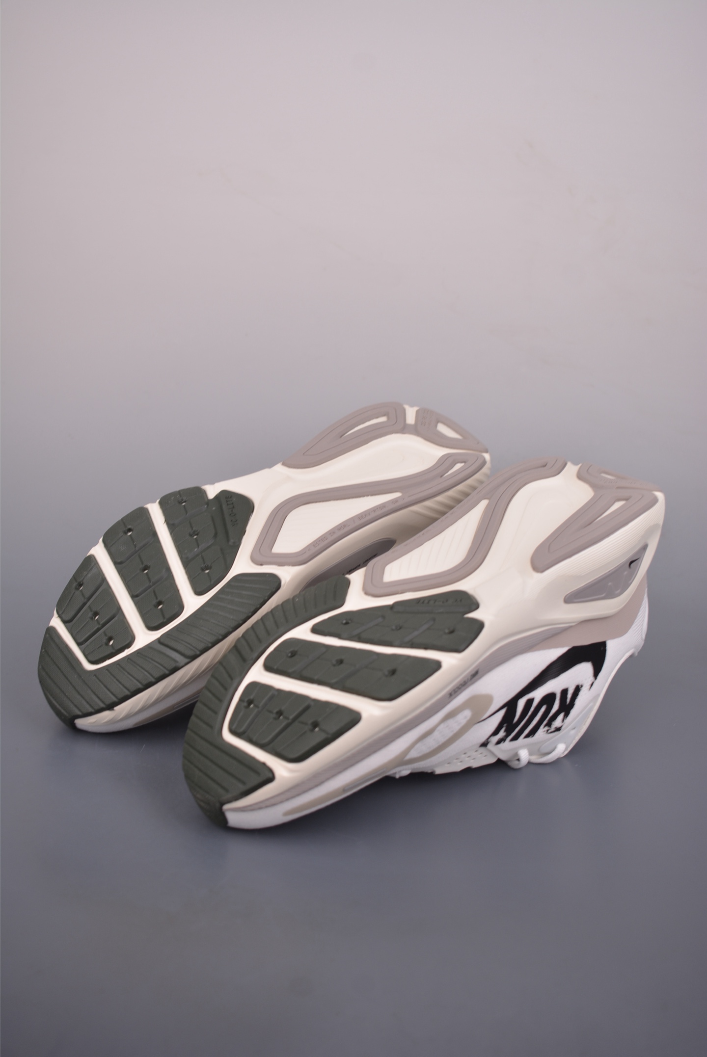 180 Nike Air STRUCTURE 26 全新科技提前原鞋开发 运动跑鞋 IB5698-100