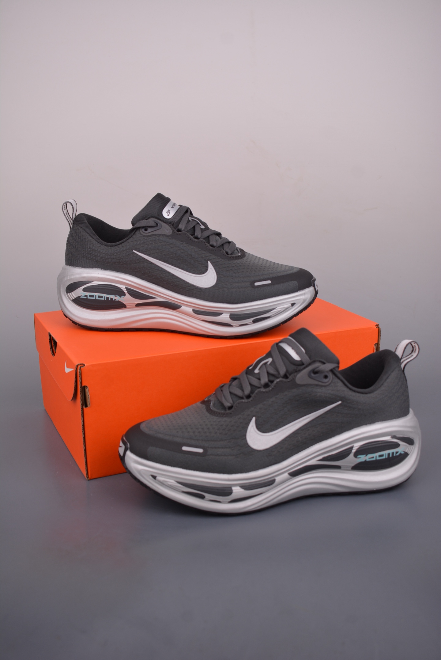 180 Nike Air Zoom Vomero Plus IM6011-060