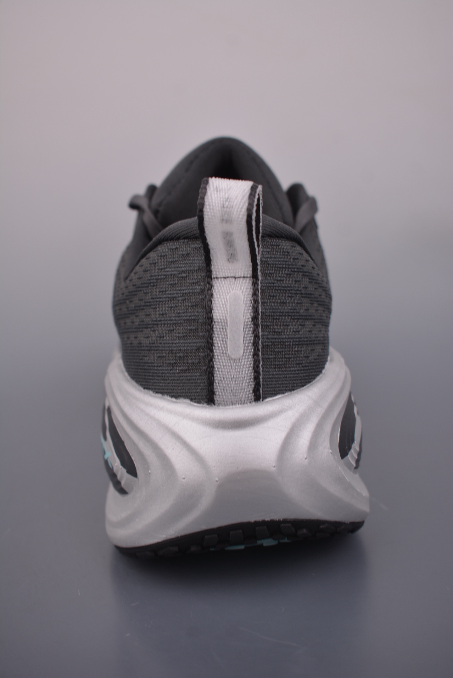 180 Nike Air Zoom Vomero Plus IM6011-060