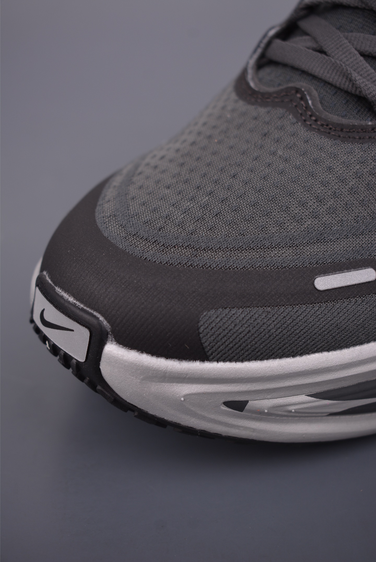 180 Nike Air Zoom Vomero Plus IM6011-060