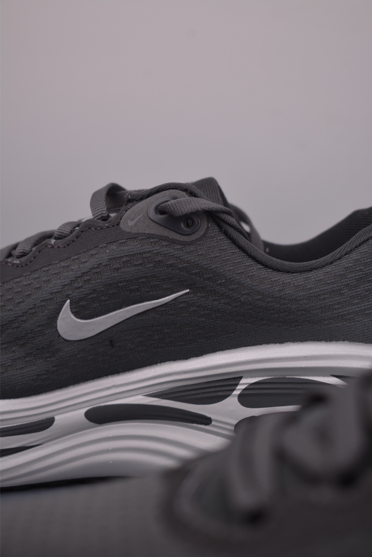 180 Nike Air Zoom Vomero Plus IM6011-060