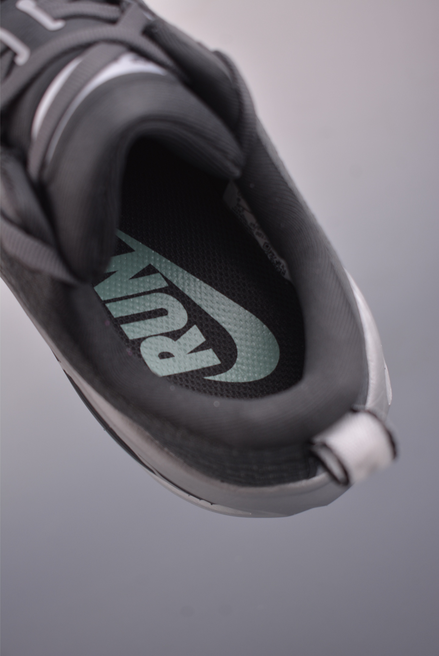 180 Nike Air Zoom Vomero Plus IM6011-060