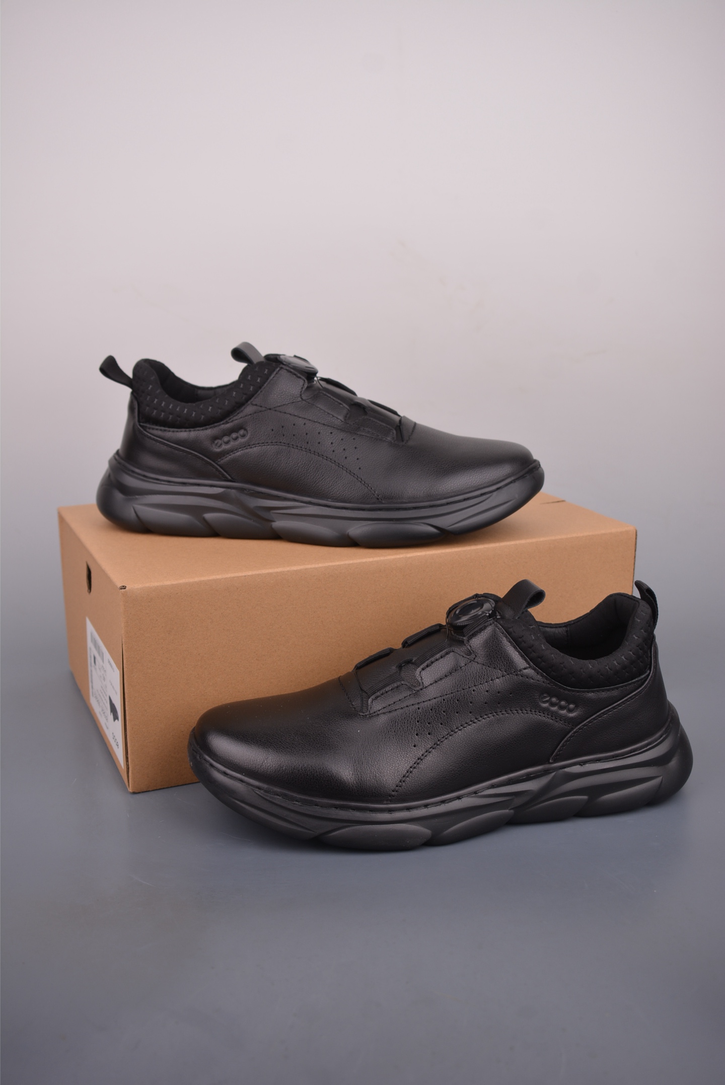 300 ECCO爱步跑步鞋百搭舒适 秋冬新款厚底休闲运动鞋男鞋 875825