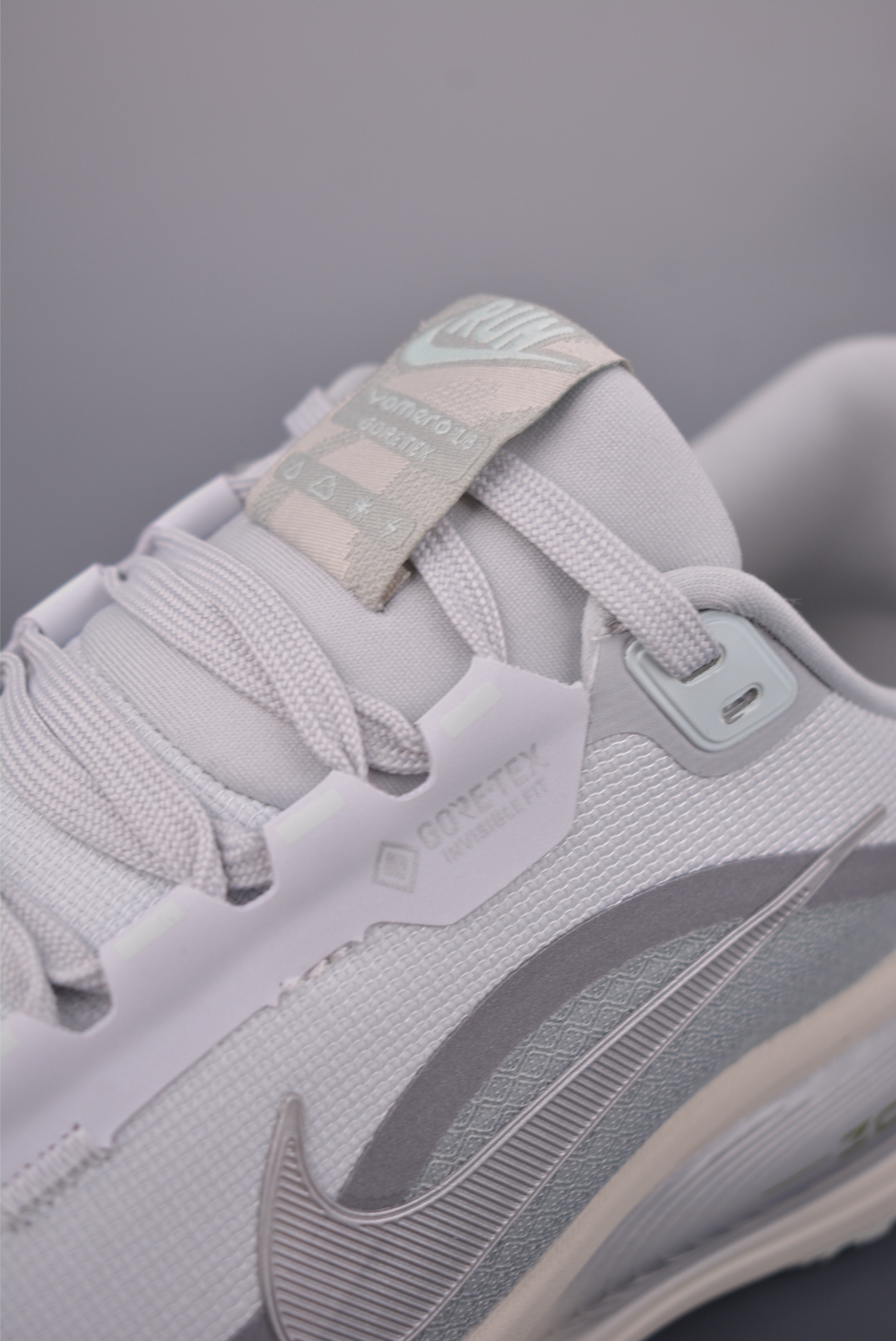 Nike Air Zoom Vomero 18 GTX 全新科技提前原鞋开发 HQ7001-003