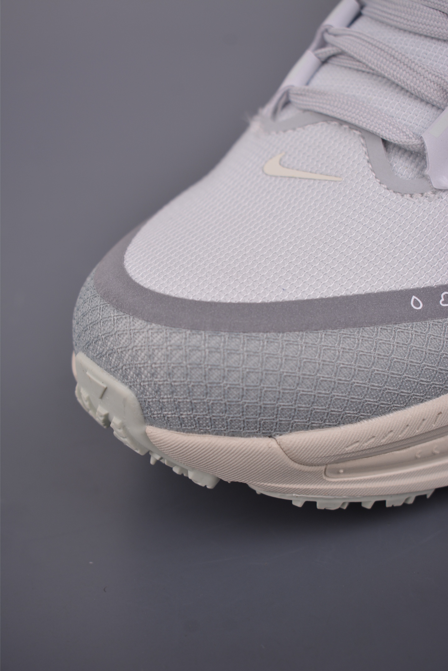 Nike Air Zoom Vomero 18 GTX 全新科技提前原鞋开发 HQ7001-003