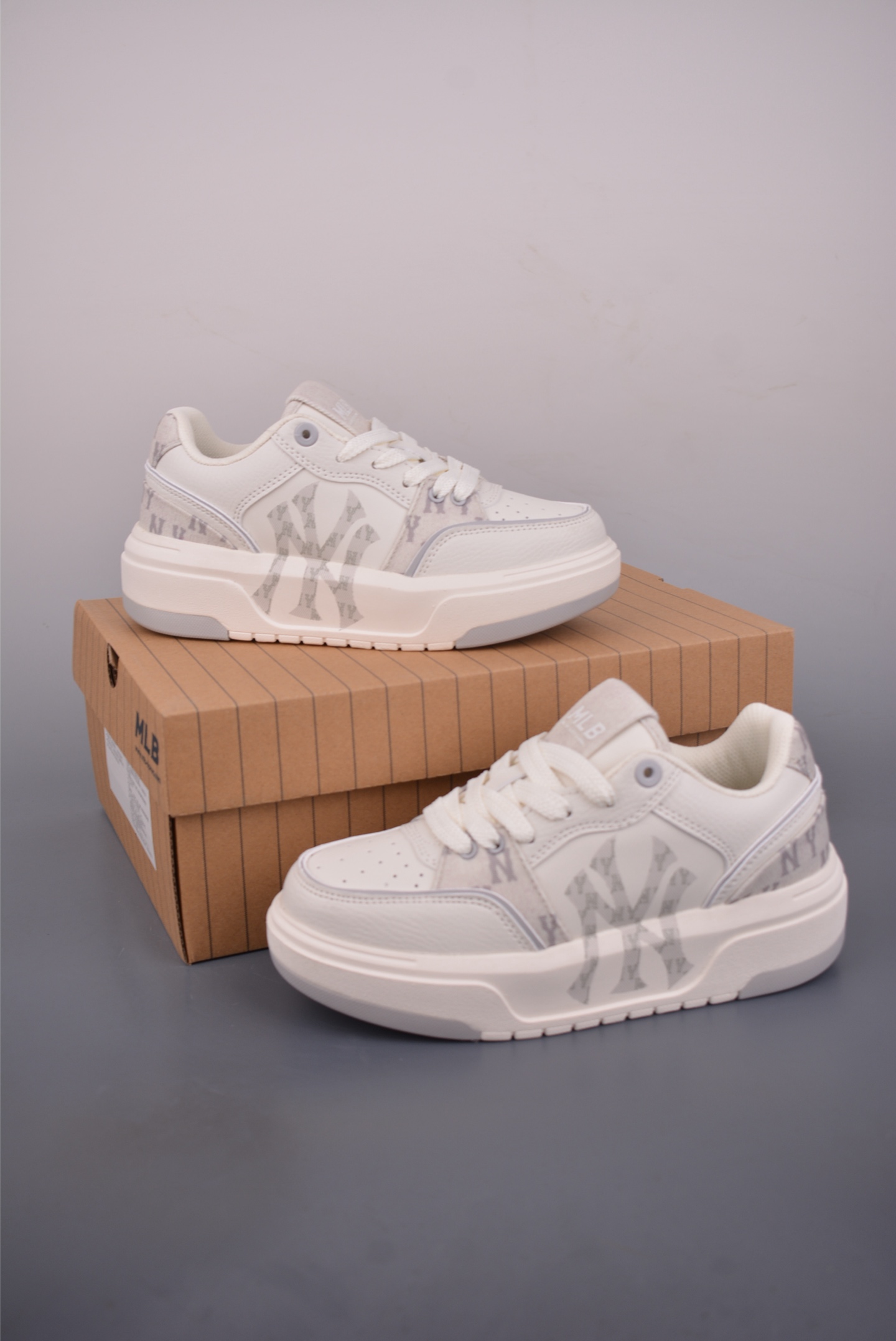 180 MLB CHUNKY LINER POCKET MONOGRAM 潮流时尚厚底运动鞋 3ASXM056N