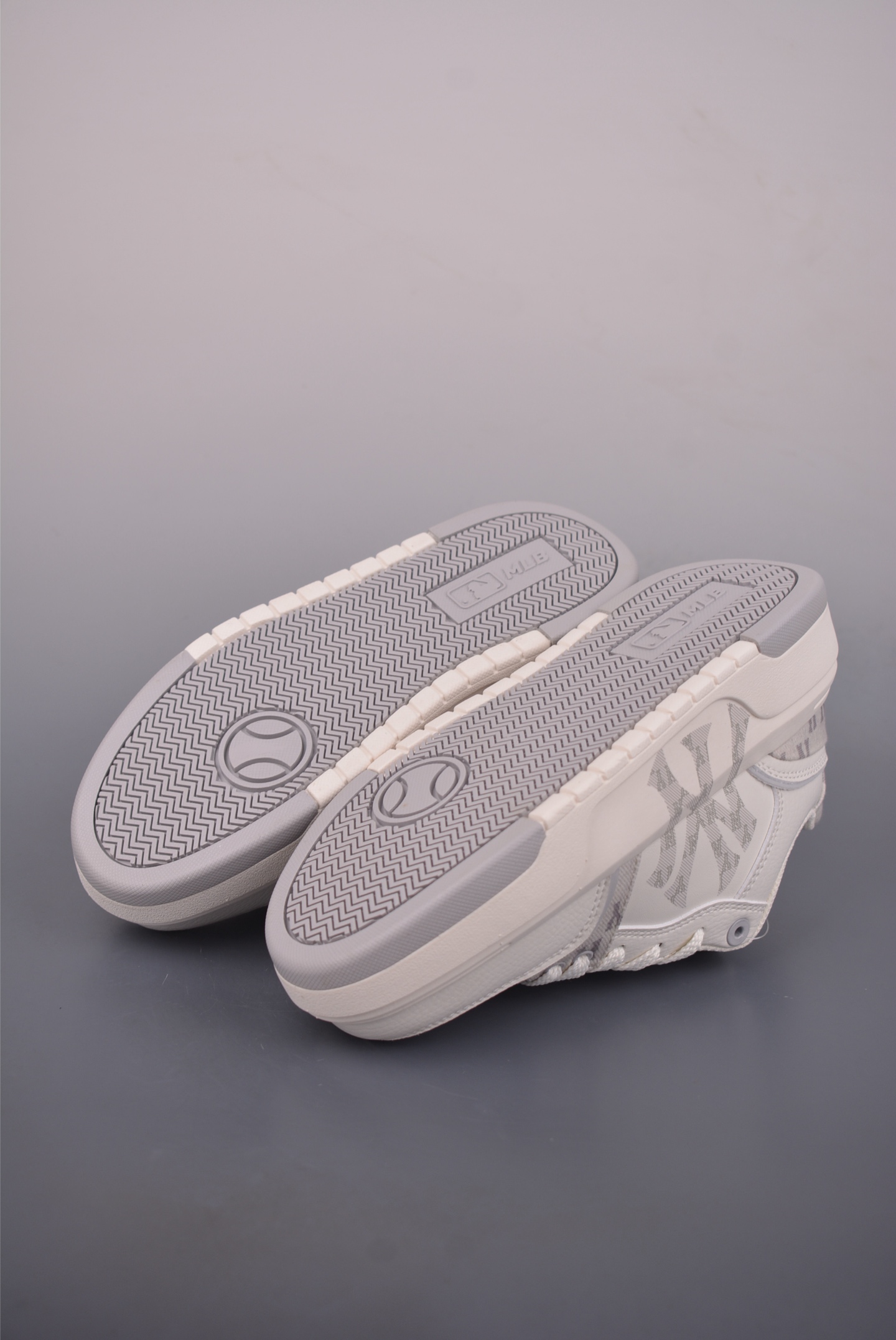 180 MLB CHUNKY LINER POCKET MONOGRAM 潮流时尚厚底运动鞋 3ASXM056N