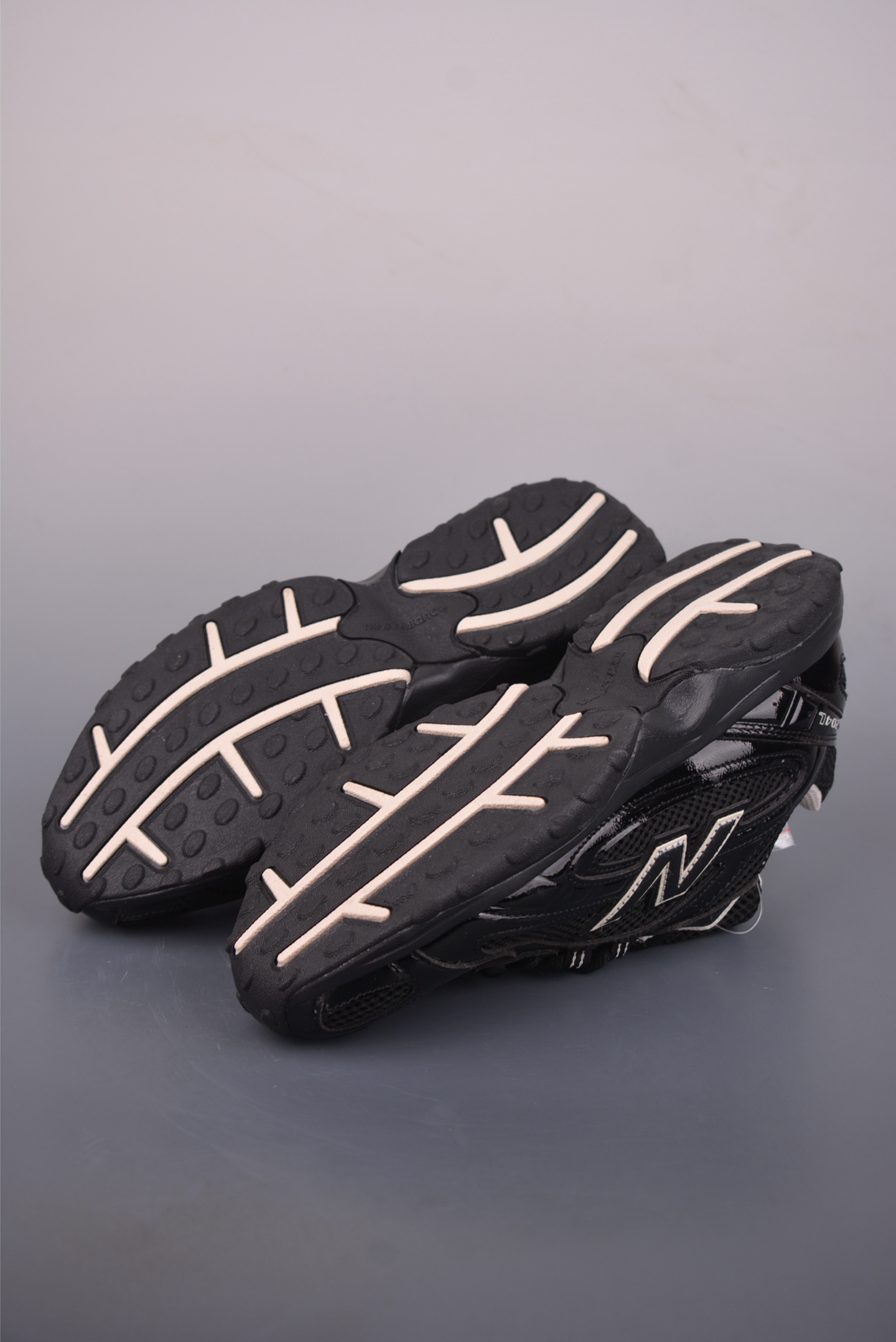 180 New Balance 新百伦204 系列 复古休闲运动百搭老爹跑步鞋 U204LMRA