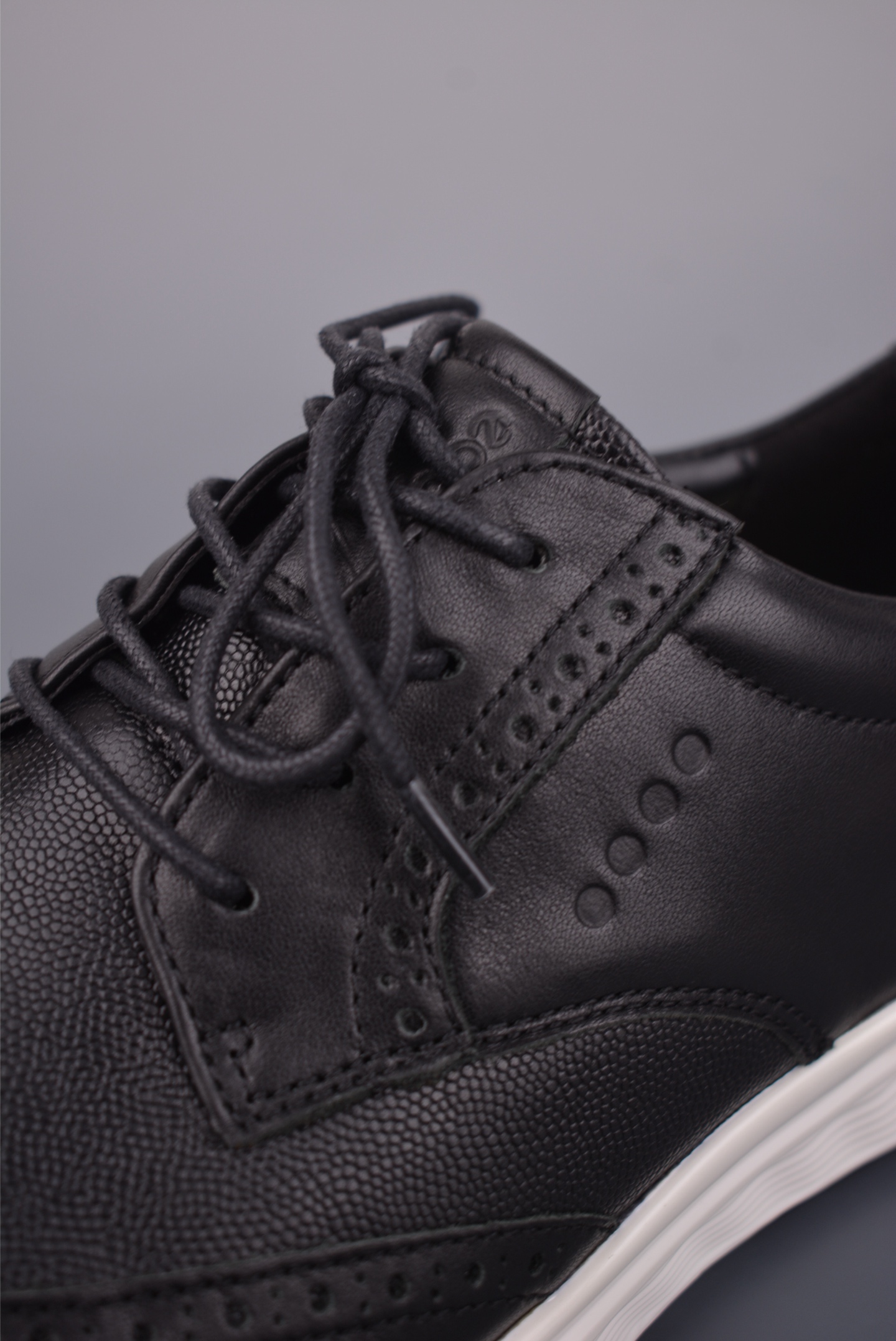 280 ECCO爱步跑步鞋百搭舒适 秋冬新款厚底休闲运动鞋男鞋 10270