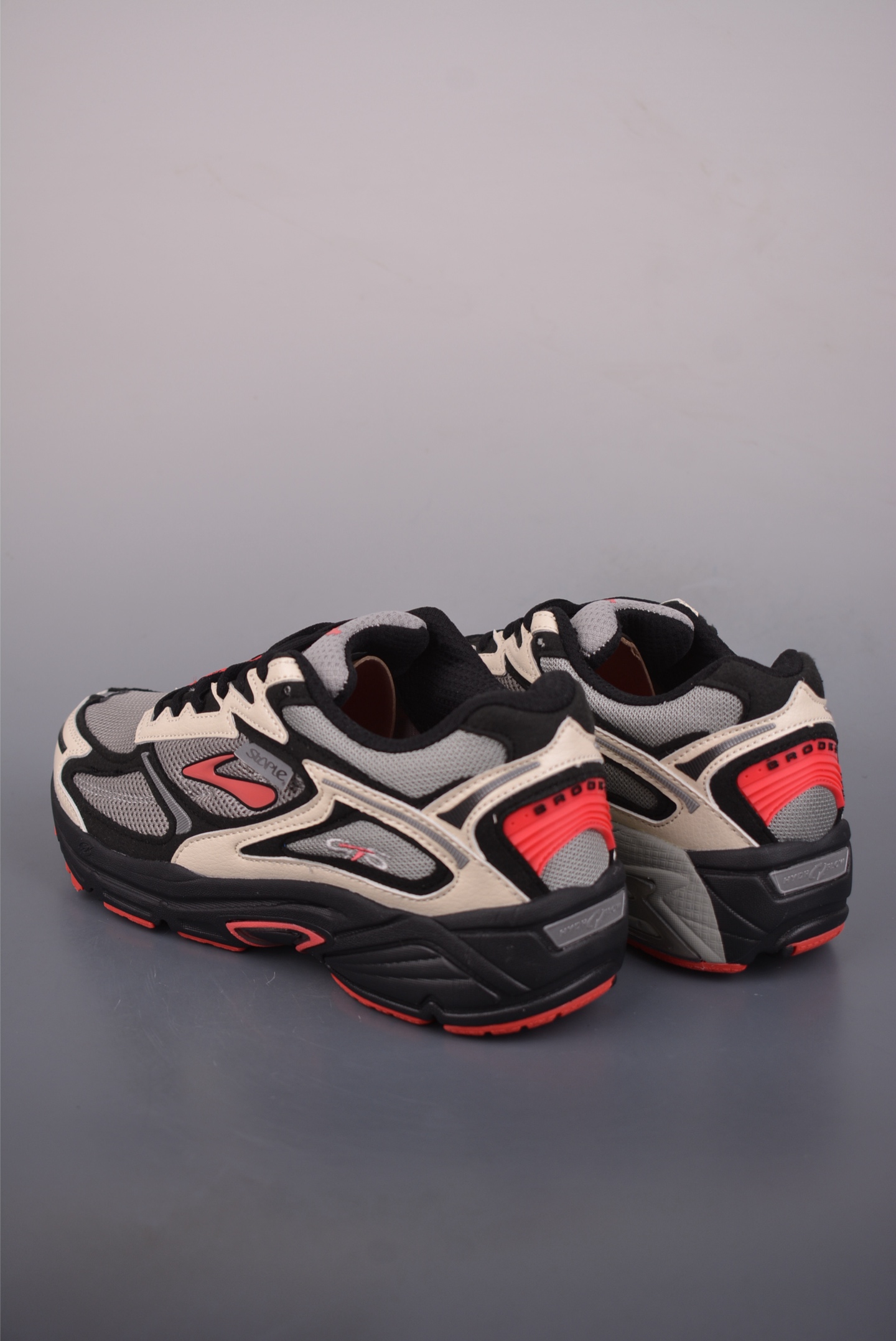 180 Brooks 布鲁克斯 Staple x Adrenaline GTS 4 超弹轻盈跑步鞋 110508