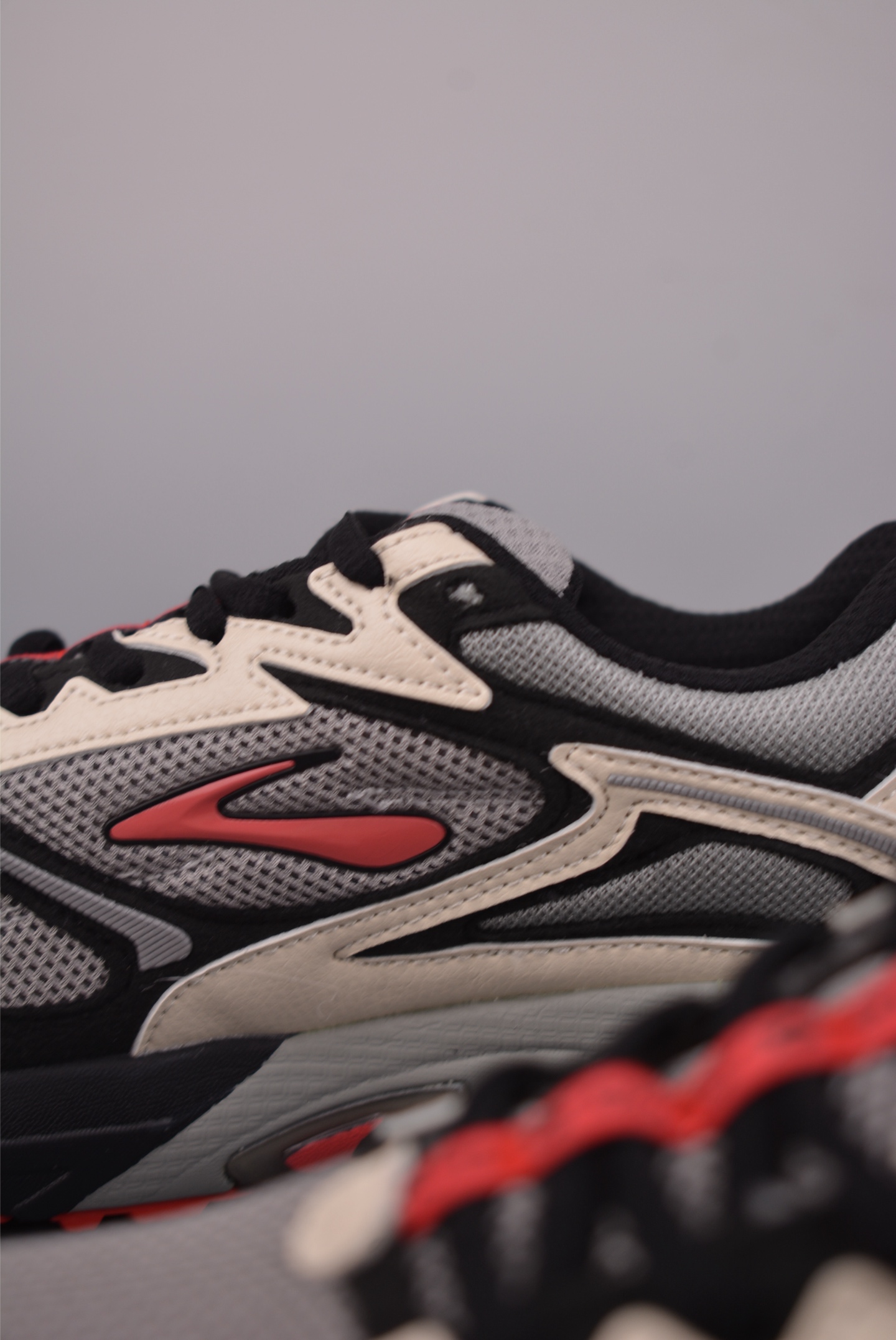 180 Brooks 布鲁克斯 Staple x Adrenaline GTS 4 超弹轻盈跑步鞋 110508