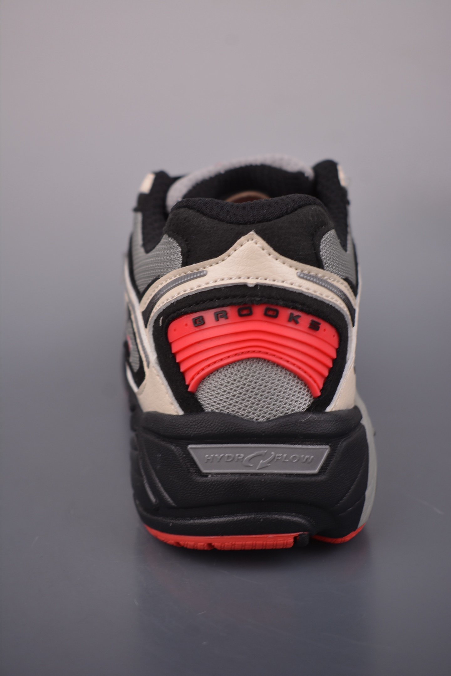 180 Brooks 布鲁克斯 Staple x Adrenaline GTS 4 超弹轻盈跑步鞋 110508