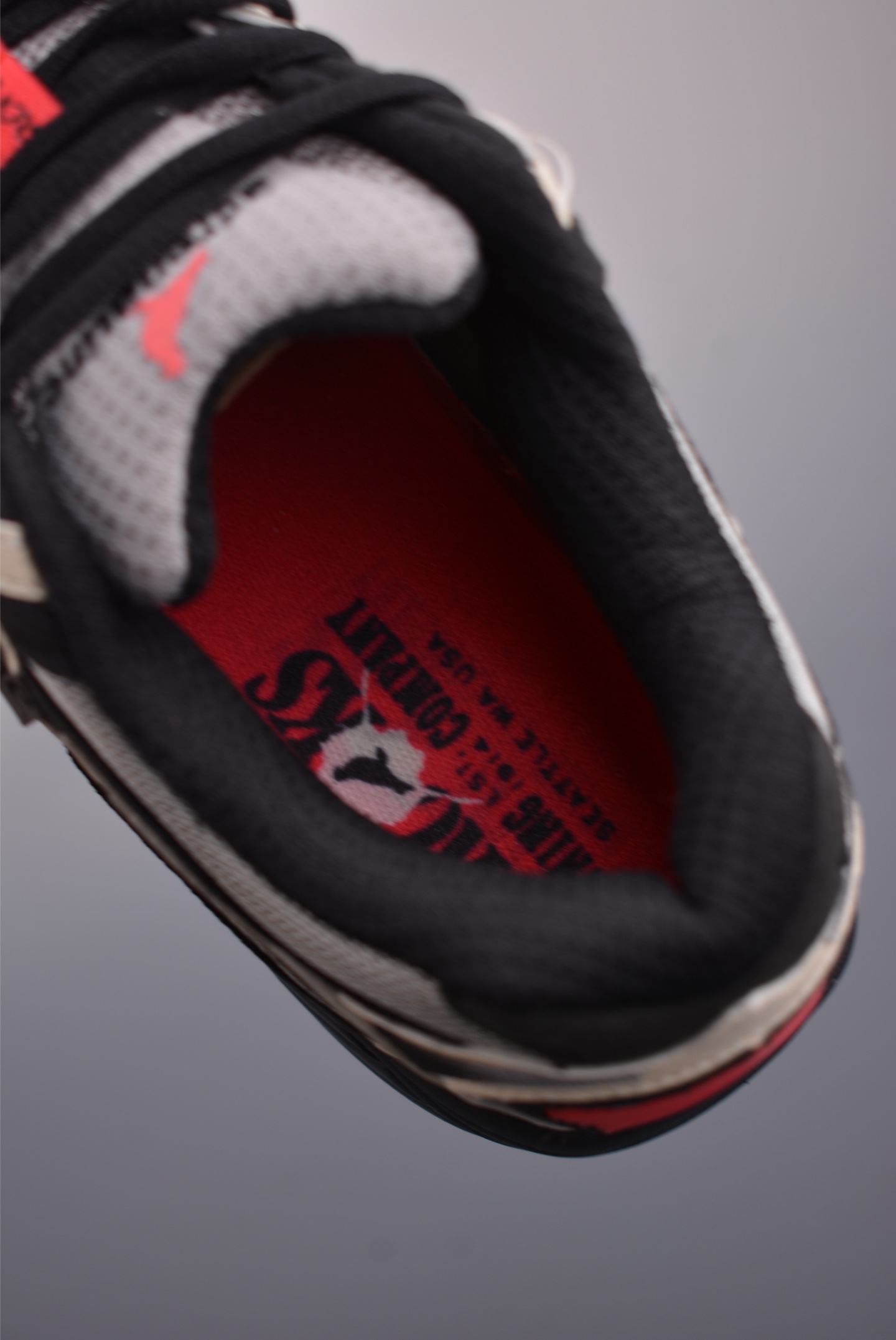 180 Brooks 布鲁克斯 Staple x Adrenaline GTS 4 超弹轻盈跑步鞋 110508