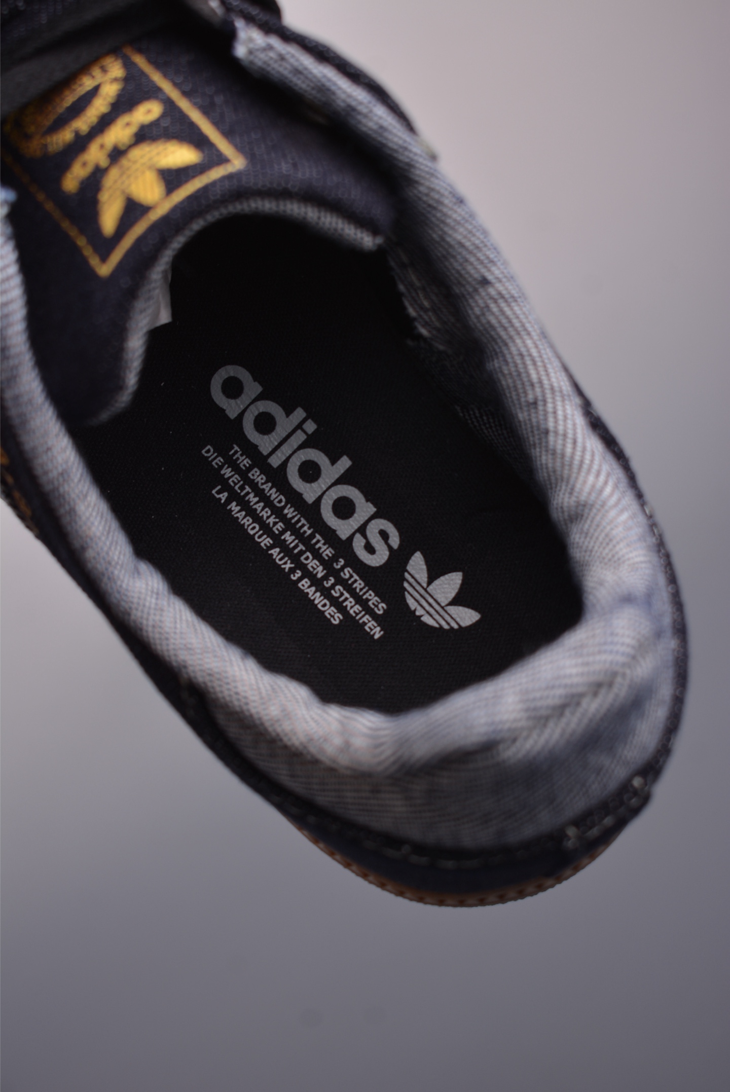 Adidas三叶草SAMBA W 休闲板鞋 KJ8858