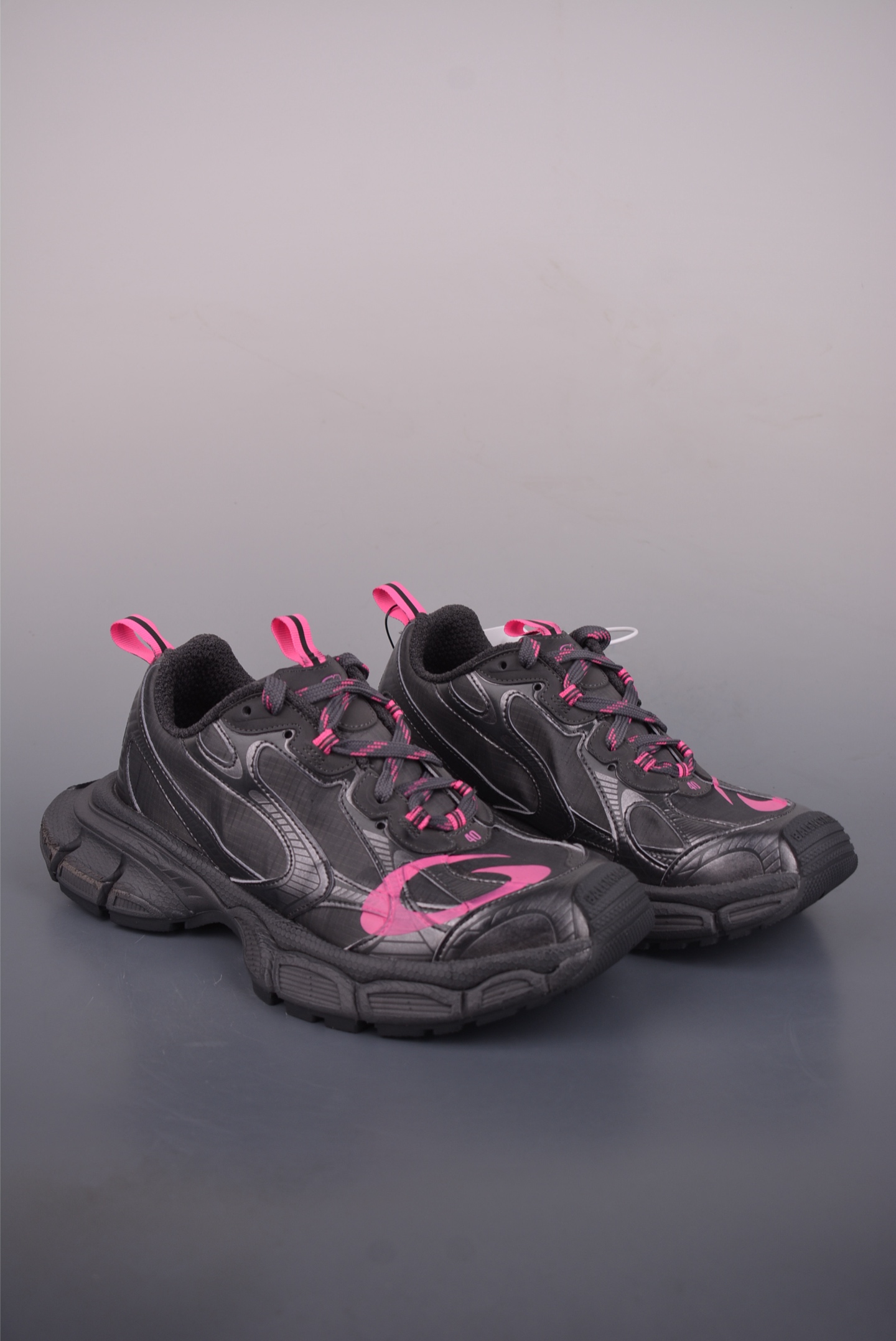 Balenciaga Phantom Sneaker 纯原版本 巴黎世家全新3XL绑带款潮流跑鞋 原厂楦头 做旧细节拉满 原鞋同步开发 巴黎世家3XL全新十代潮流跑鞋 采用环保天空革与网眼织物鞋面材质 中底搭载轻量发泡EVA缓震中底 组合防滑橡胶大底 增加全新设计 在延续 Track Trainer 户外轮廓和复杂鞋面结构的同时 更具复古风格 官方货号: 7347341633