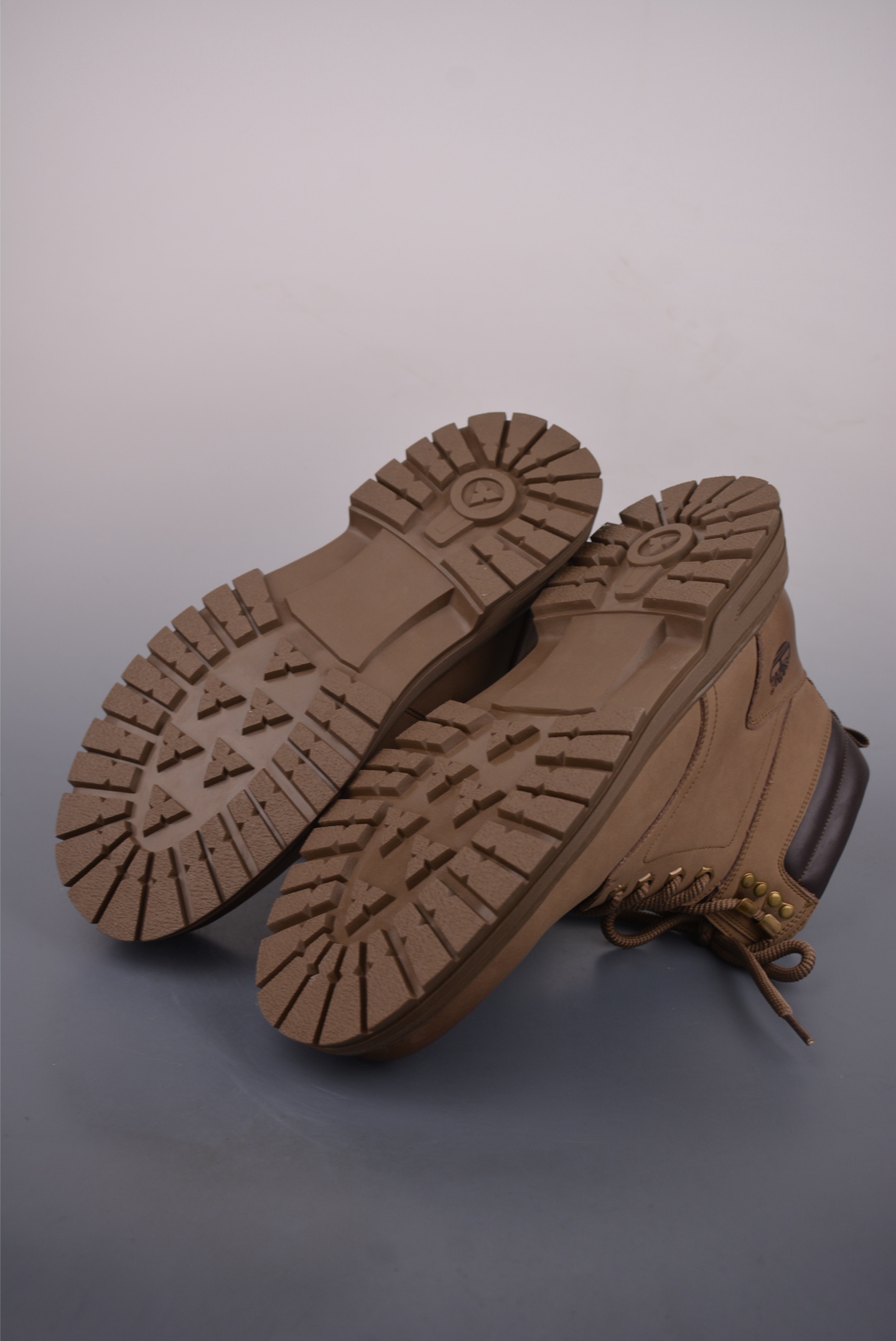 280 Timberland添柏岚/天伯伦 户外中帮休闲大黄靴 TB10056