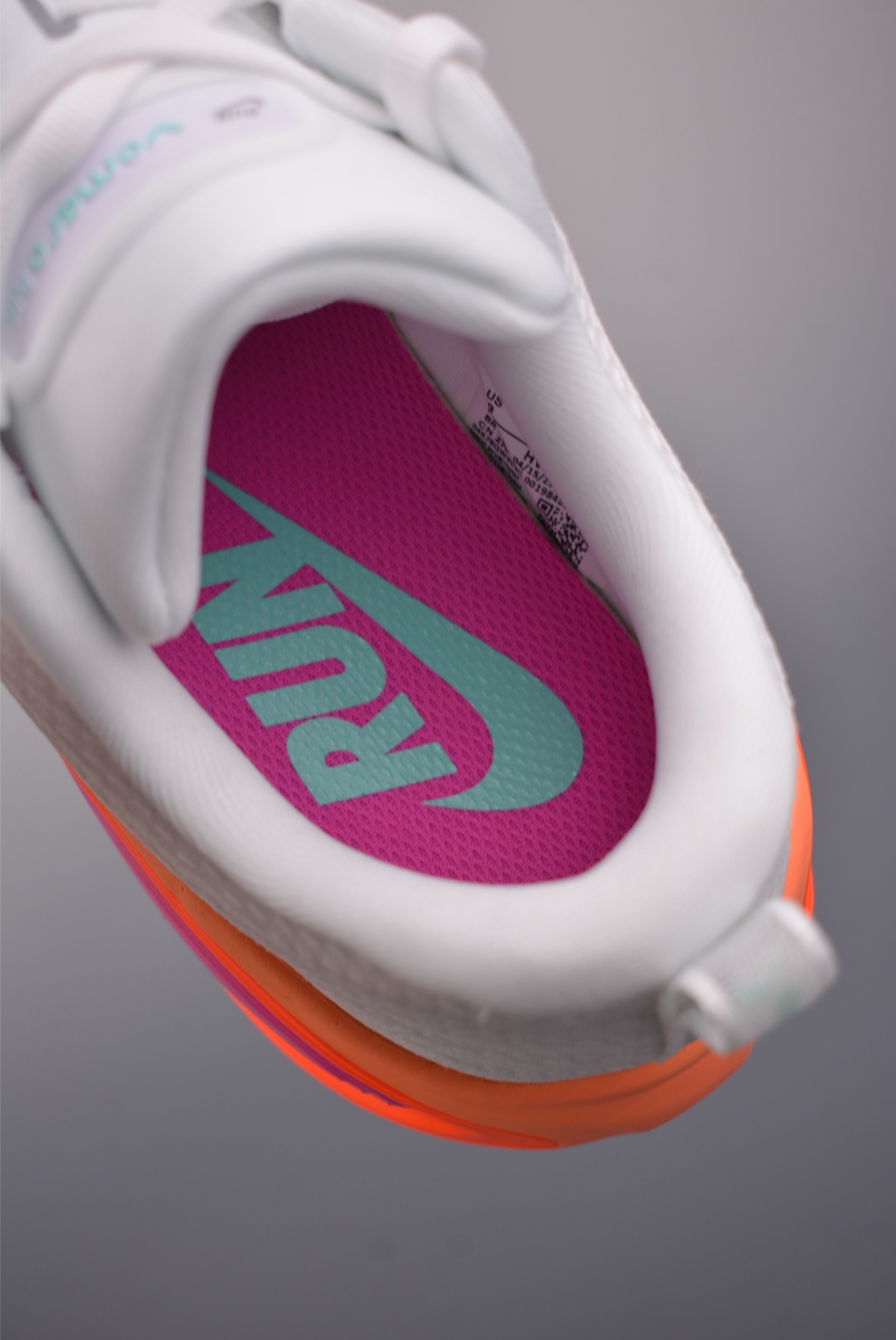 Nike Air Zoom Vomero Plus HV8154-104