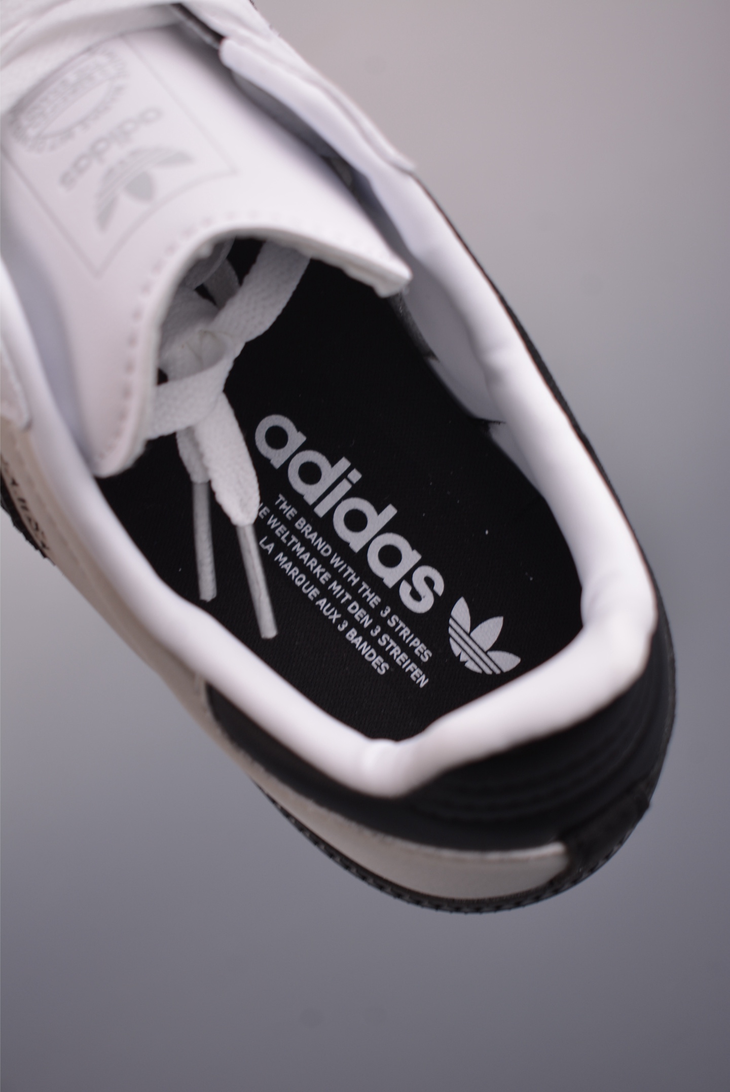 Adidas三叶草SAMBA W 休闲板鞋 KJ7595