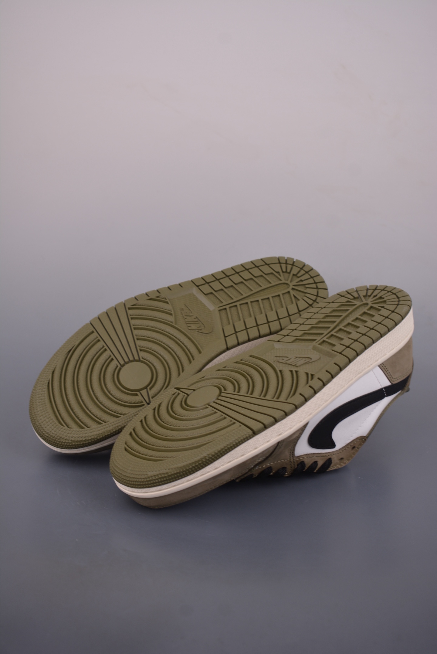 原装裸鞋级 市面最高工艺产物 Air Jordan 1 Low白绿倒钩 HQ6998-200