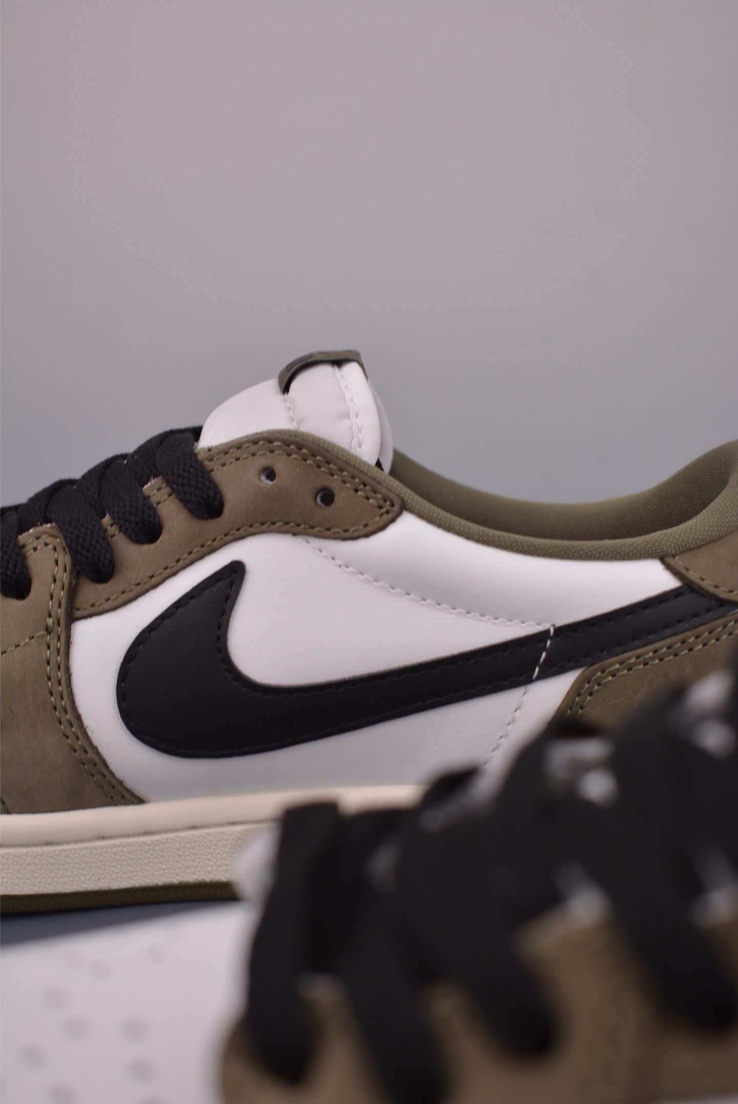 原装裸鞋级 市面最高工艺产物 Air Jordan 1 Low白绿倒钩 HQ6998-200