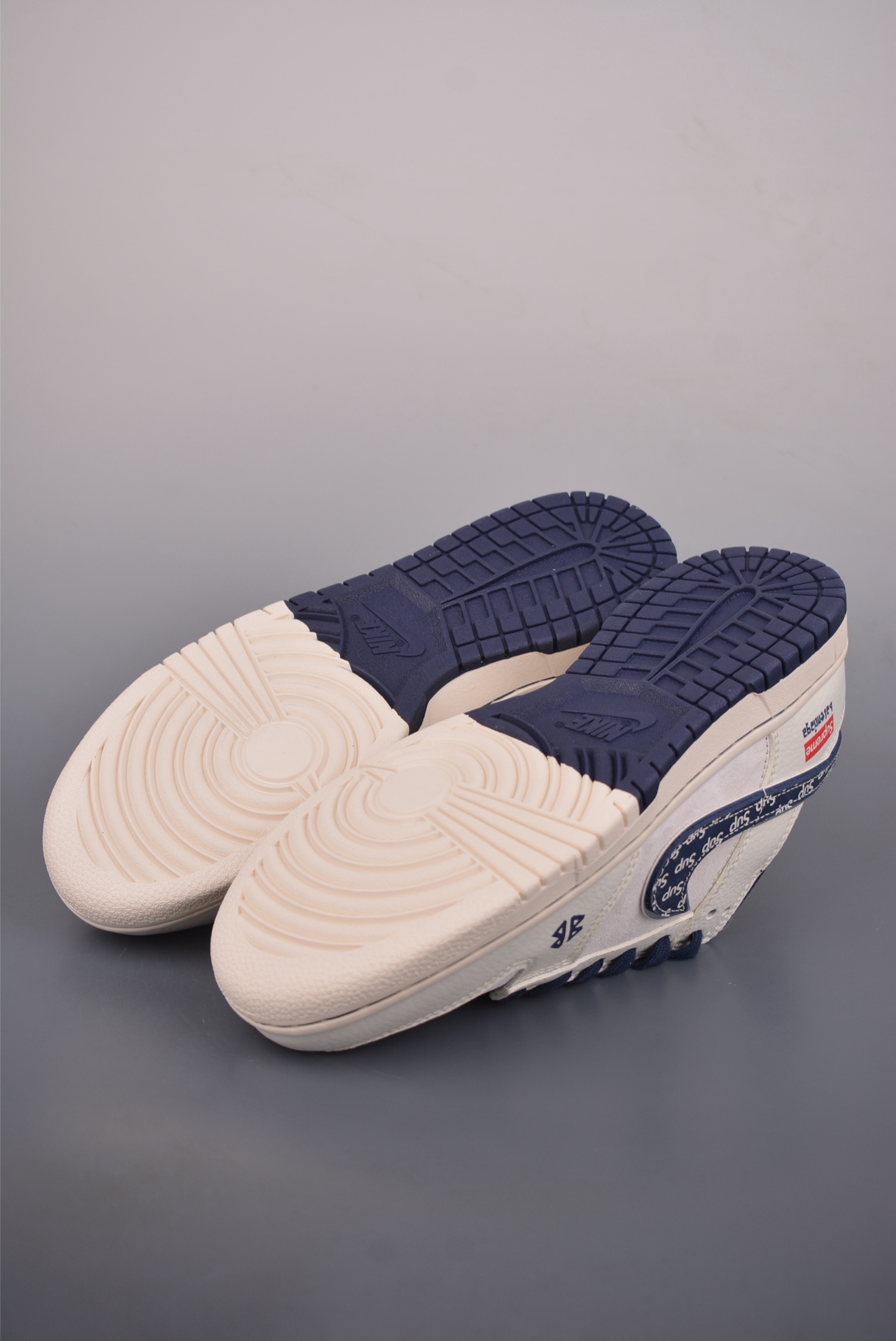 260 Nike SB Dunk Low Supreme联名 HS2506-240