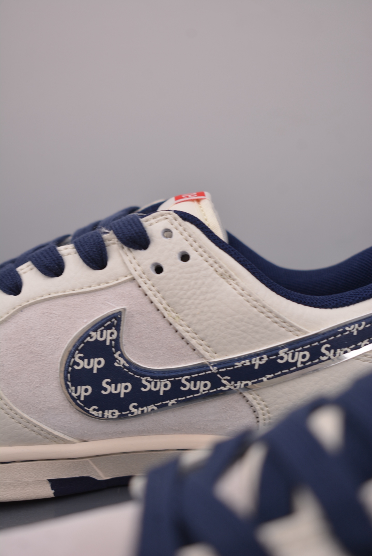 260 Nike SB Dunk Low Supreme联名 HS2506-240