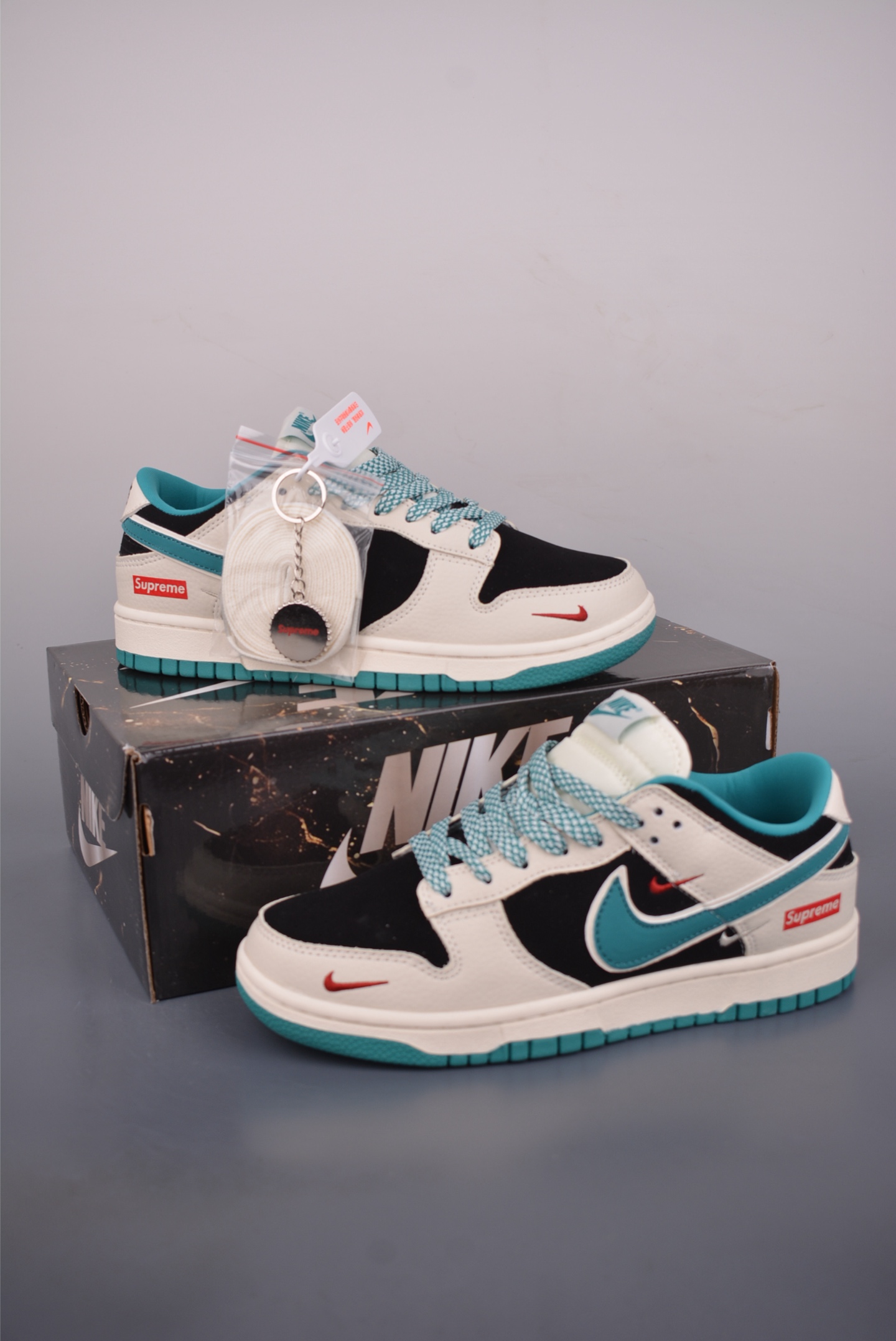 280 Nike SB Dunk Low Supreme联名 SJ8888-004